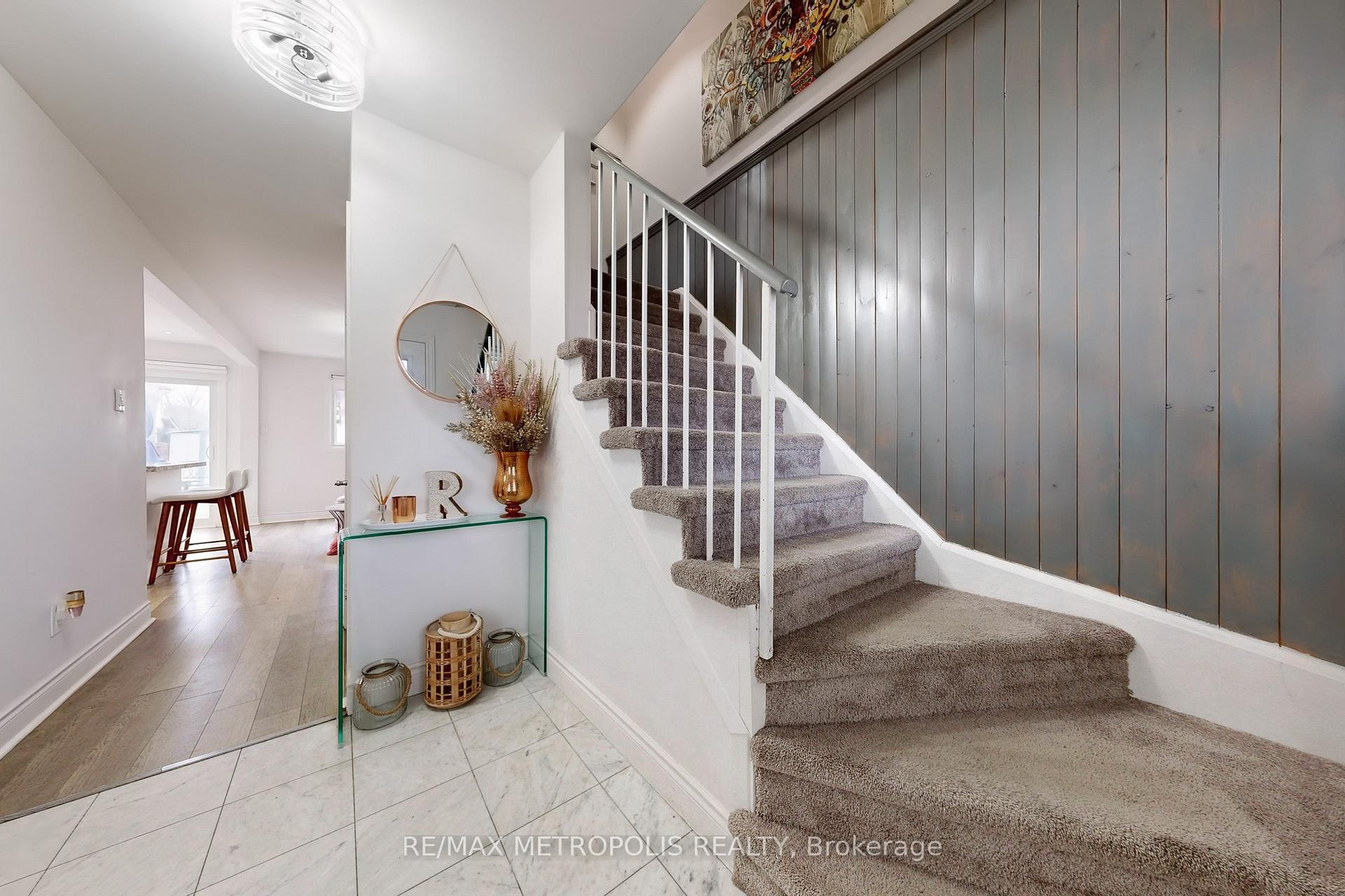 Photo 13 of 574 Cobblehill Drive, Oshawa, Pinecrest — HOMEH