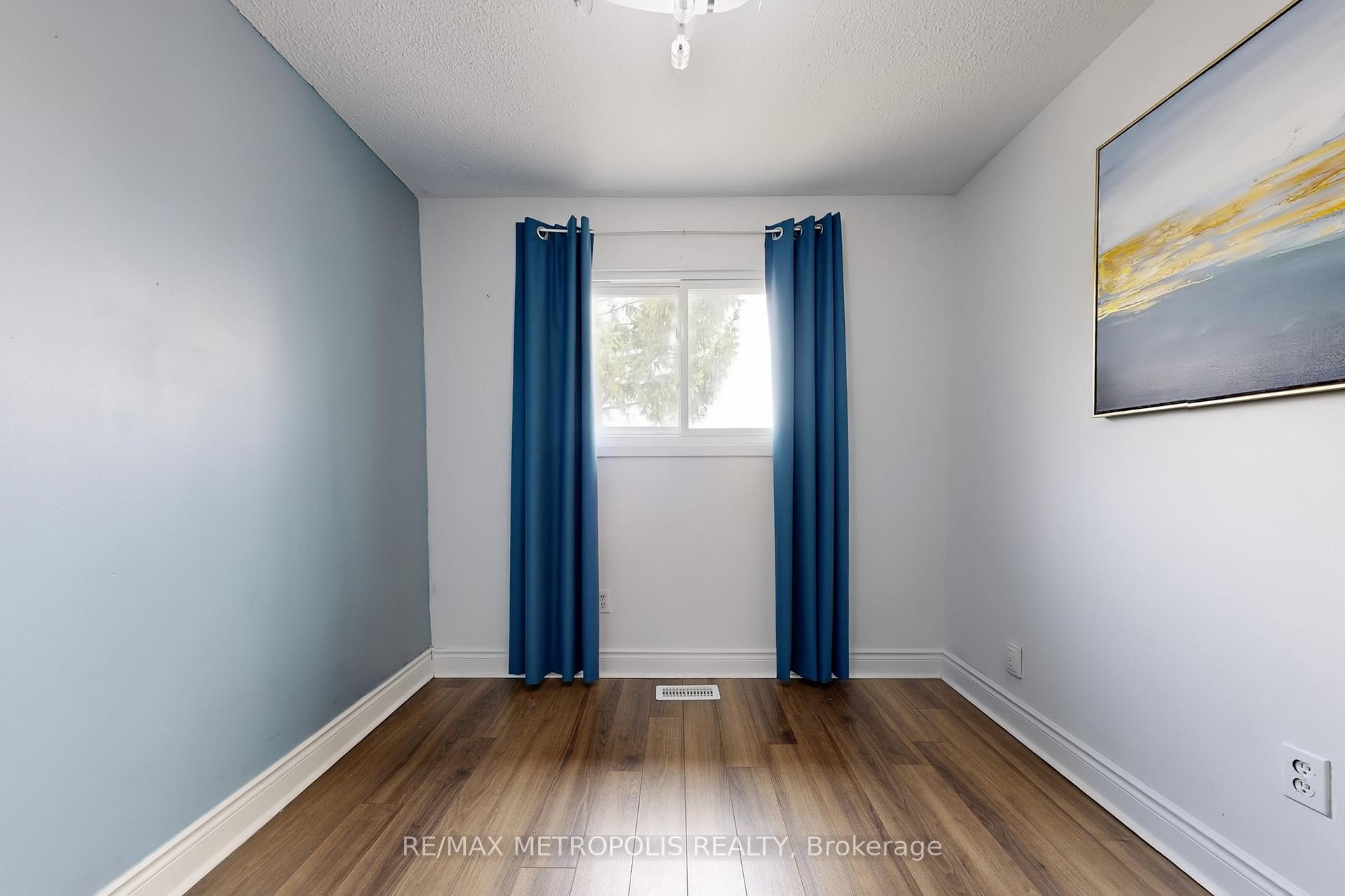 Photo 15 of 574 Cobblehill Drive, Oshawa, Pinecrest — HOMEH