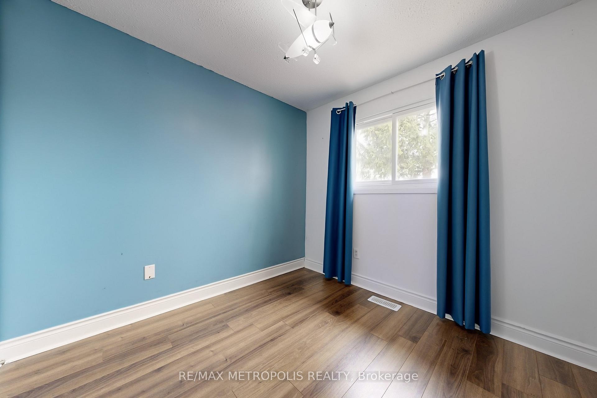 Photo 16 of 574 Cobblehill Drive, Oshawa, Pinecrest — HOMEH