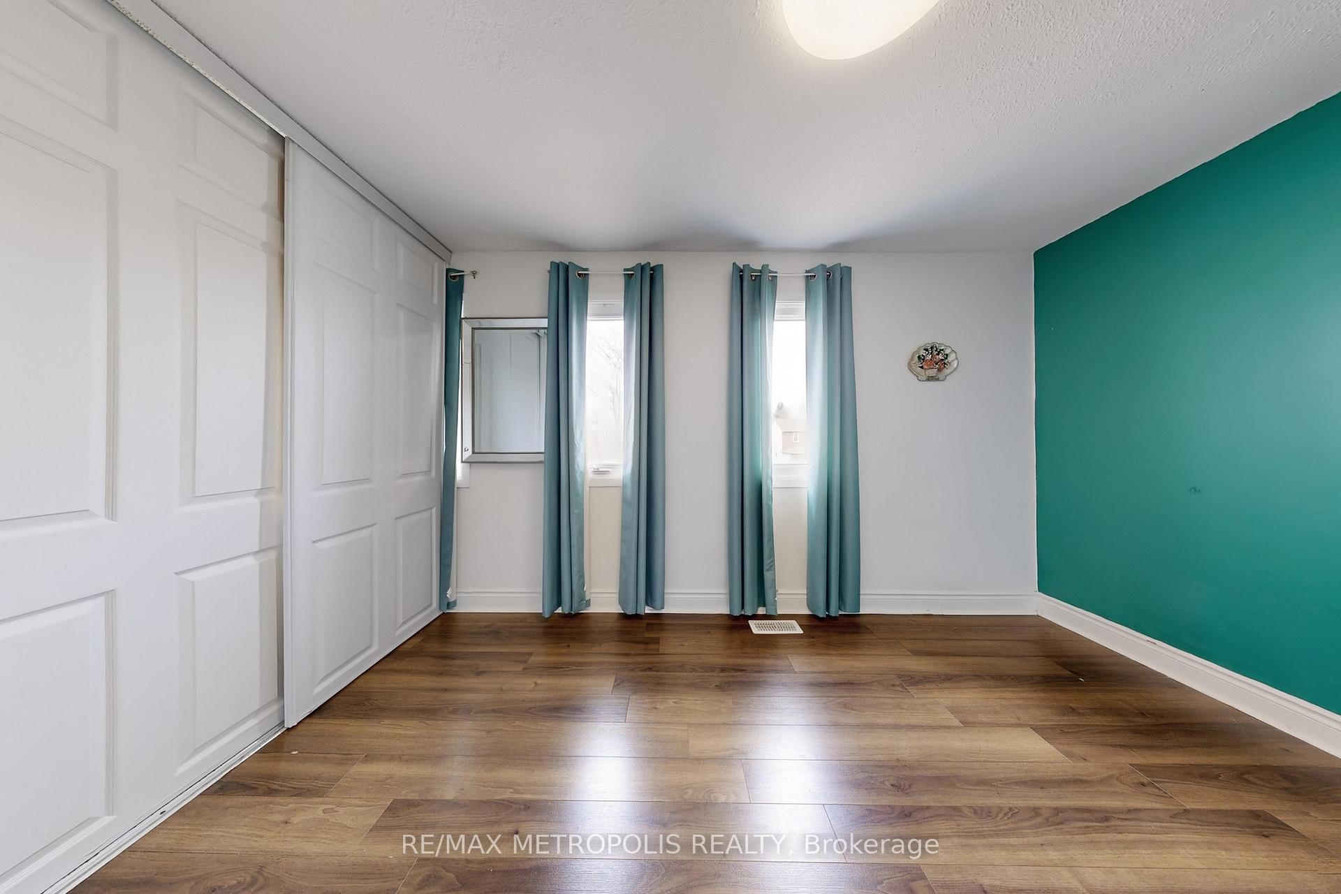 Photo 18 of 574 Cobblehill Drive, Oshawa, Pinecrest — HOMEH
