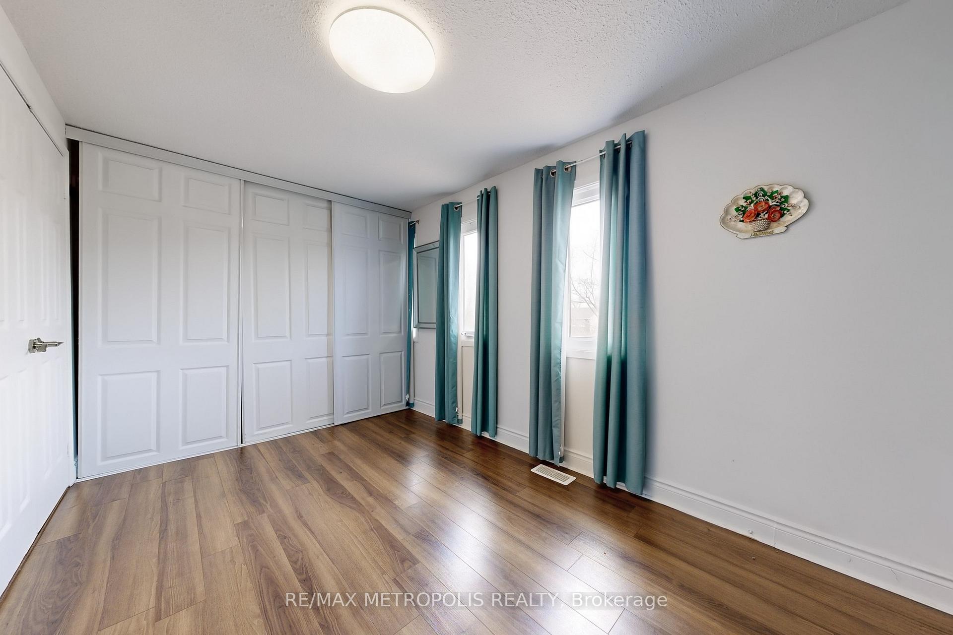 Photo 19 of 574 Cobblehill Drive, Oshawa, Pinecrest — HOMEH
