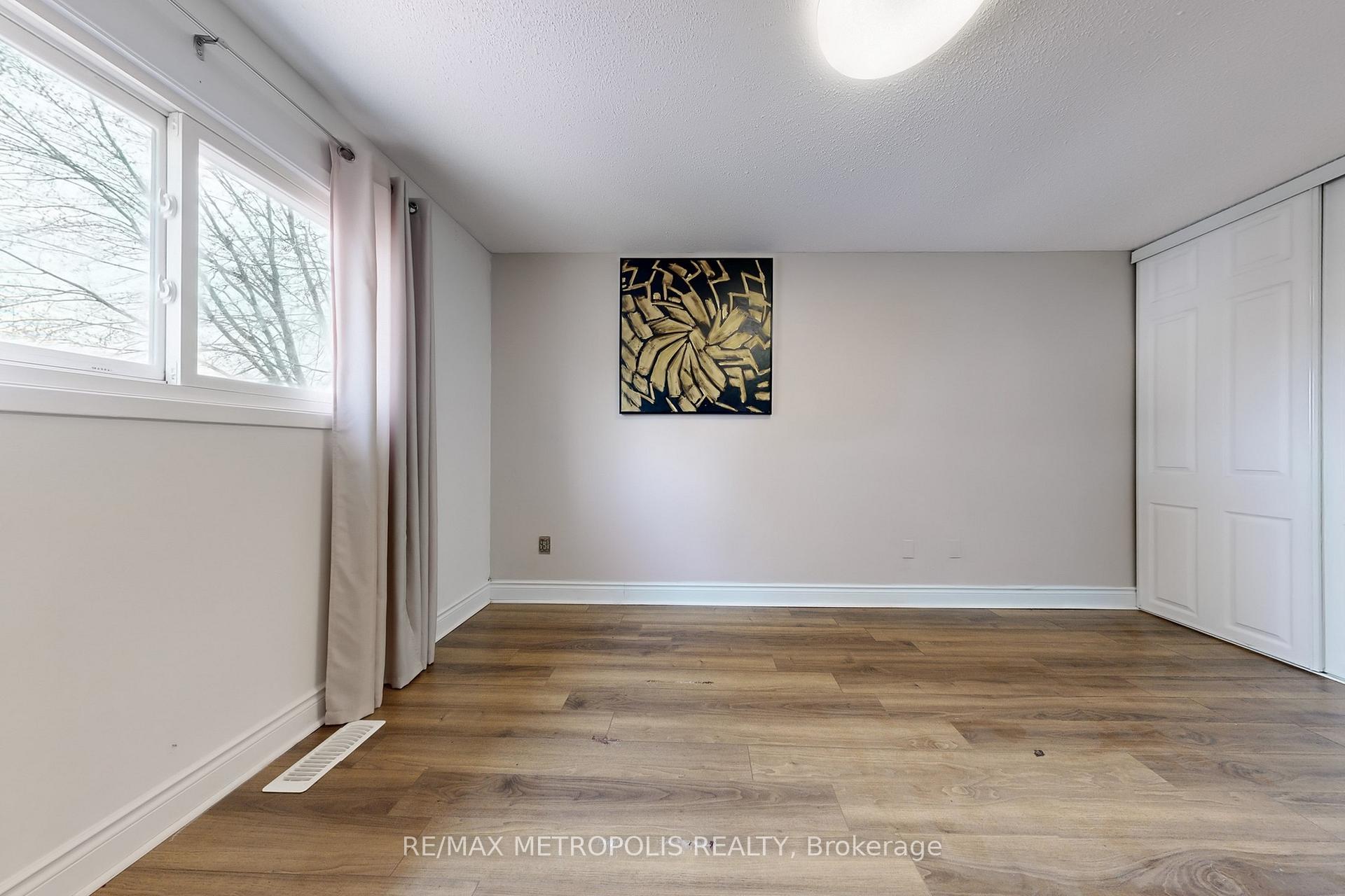 Photo 23 of 574 Cobblehill Drive, Oshawa, Pinecrest — HOMEH