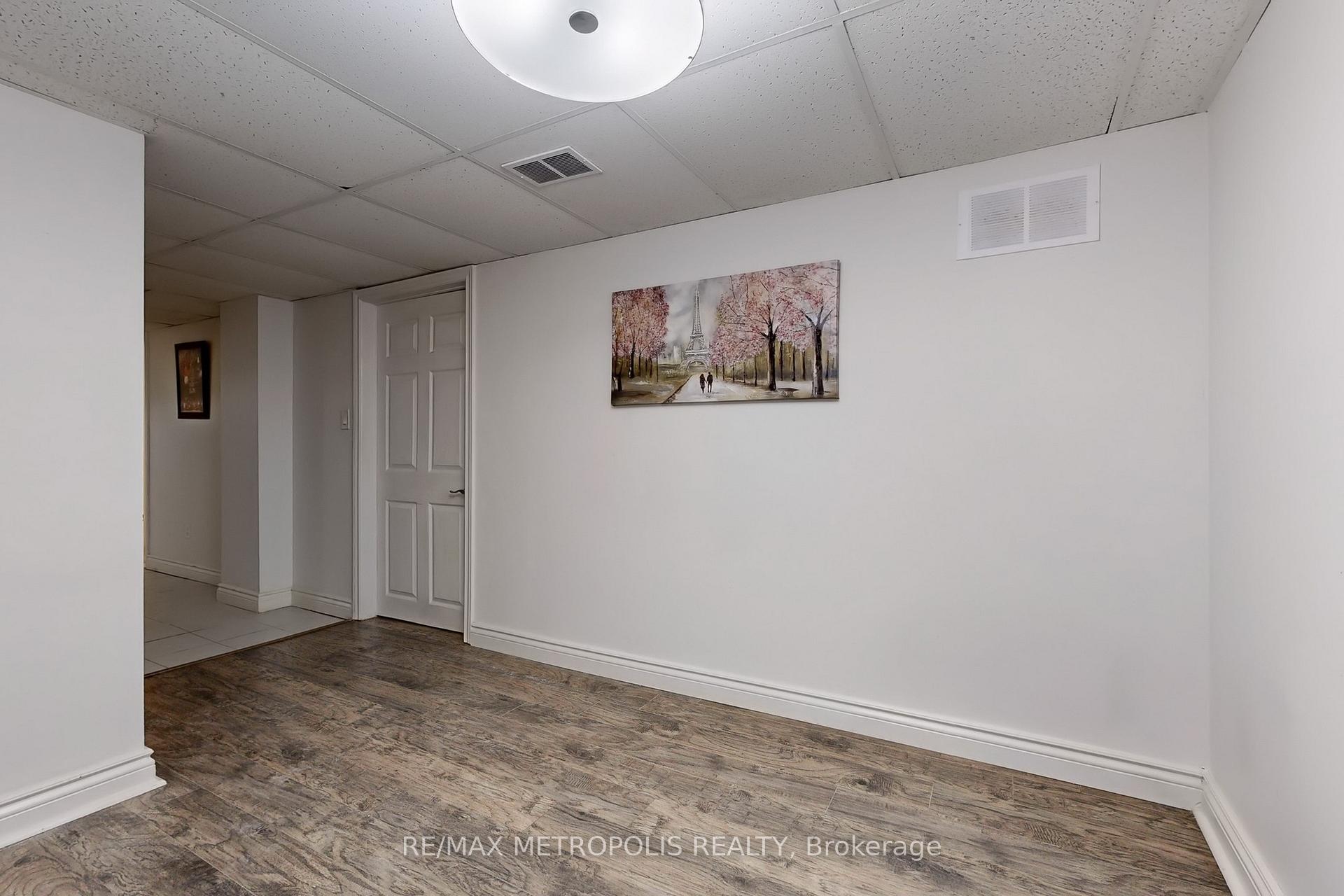 Photo 30 of 574 Cobblehill Drive, Oshawa, Pinecrest — HOMEH
