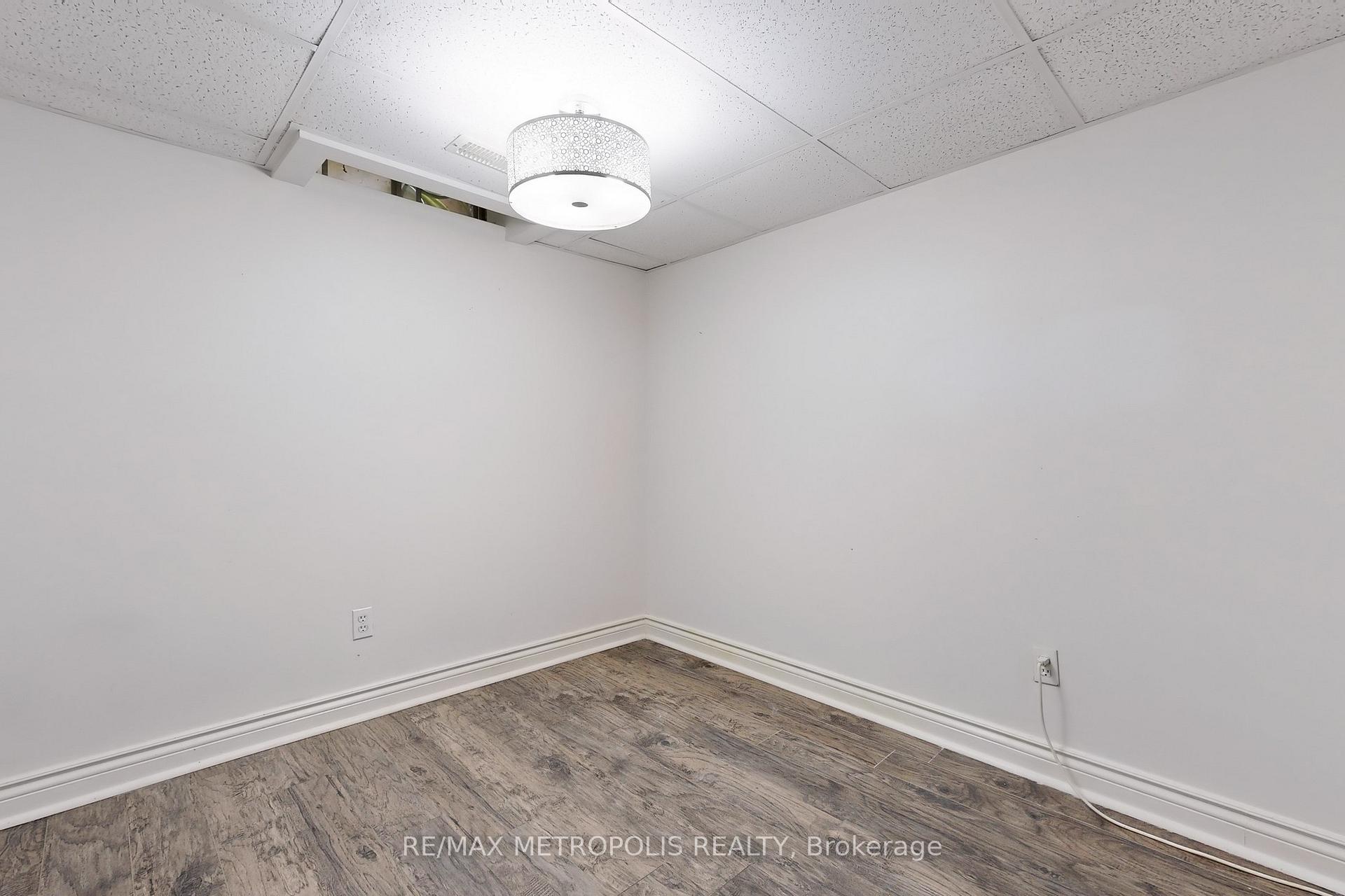 Photo 31 of 574 Cobblehill Drive, Oshawa, Pinecrest — HOMEH