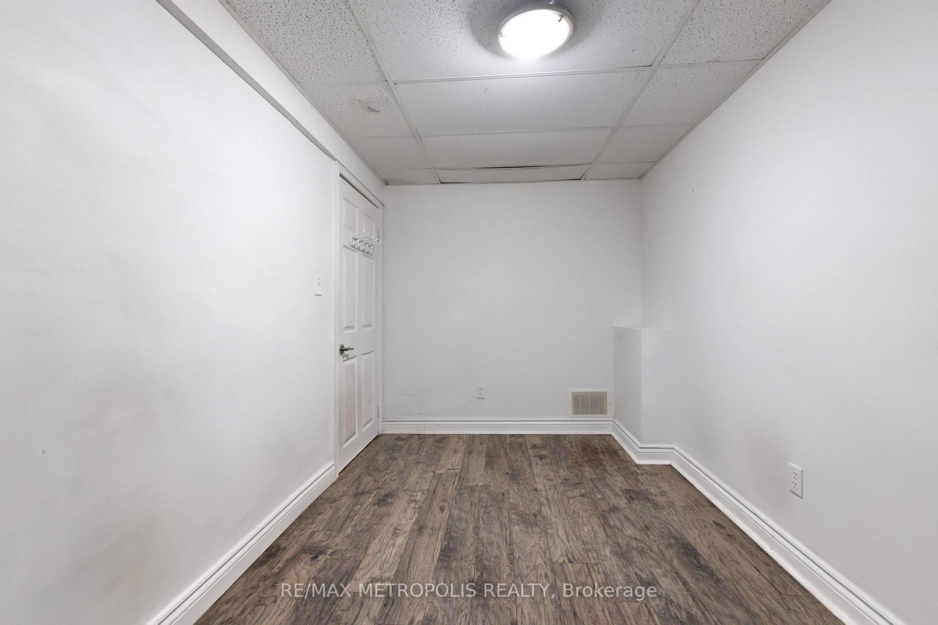 Photo 32 of 574 Cobblehill Drive, Oshawa, Pinecrest — HOMEH