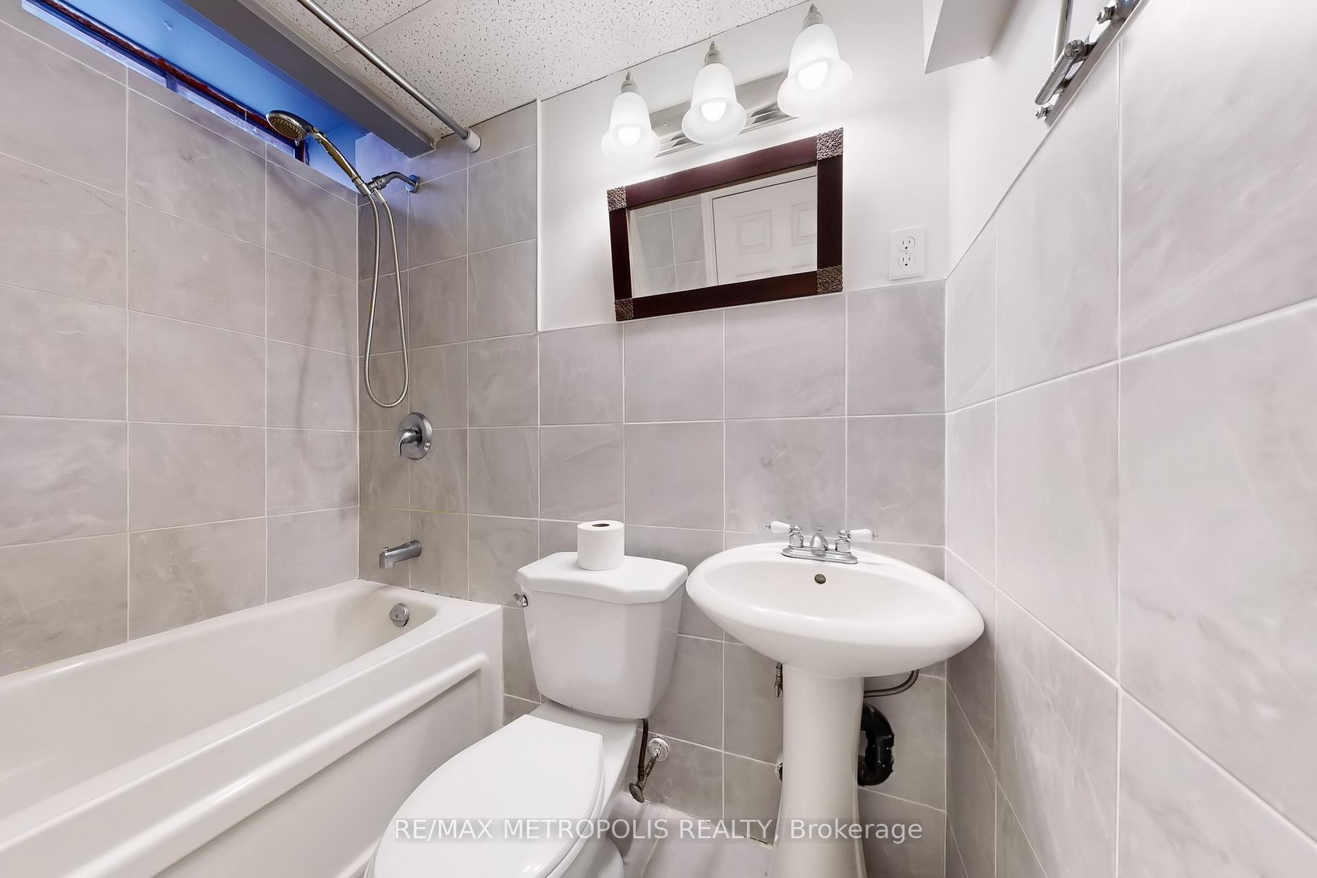 Photo 35 of 574 Cobblehill Drive, Oshawa, Pinecrest — HOMEH