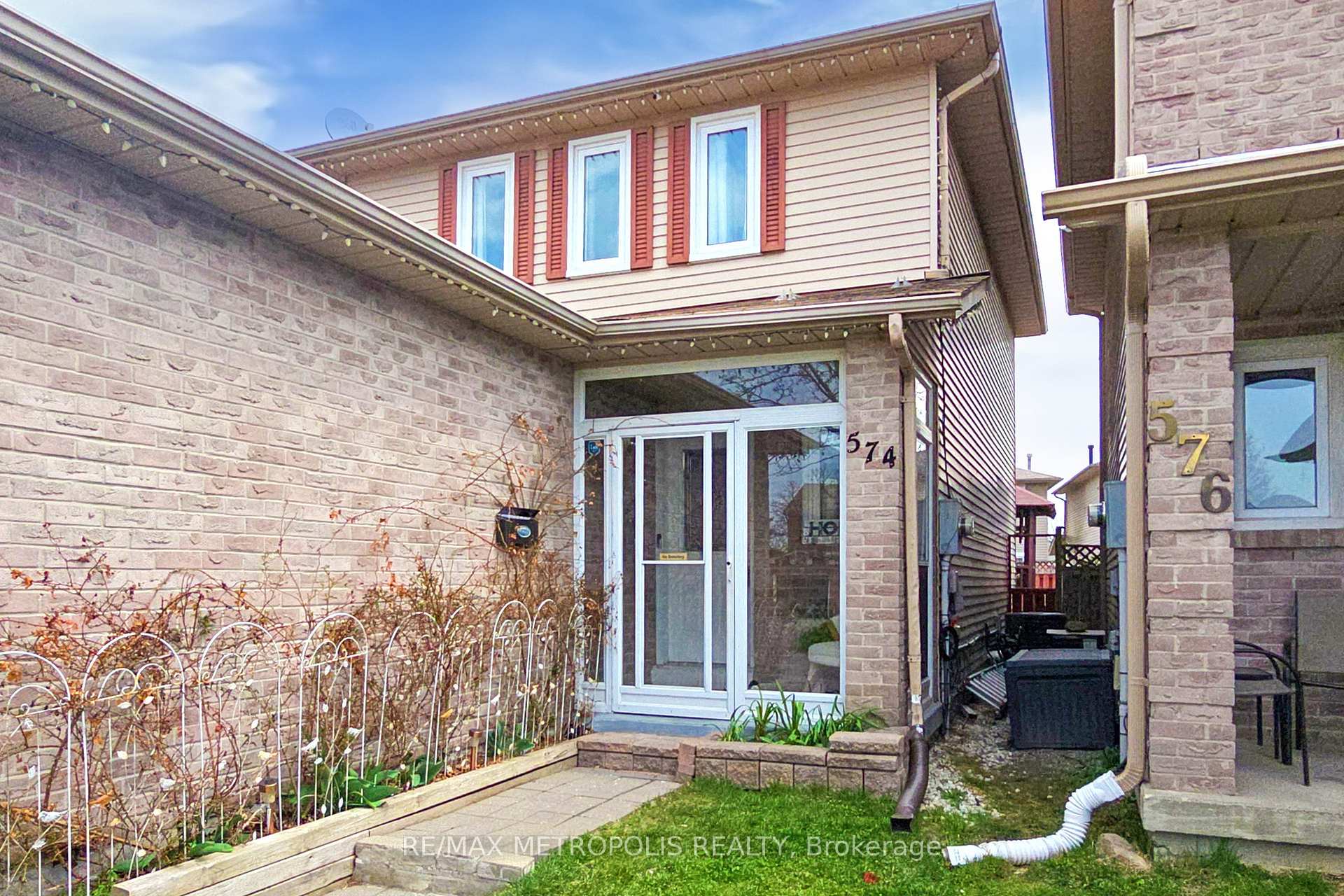 Photo 37 of 574 Cobblehill Drive, Oshawa, Pinecrest — HOMEH