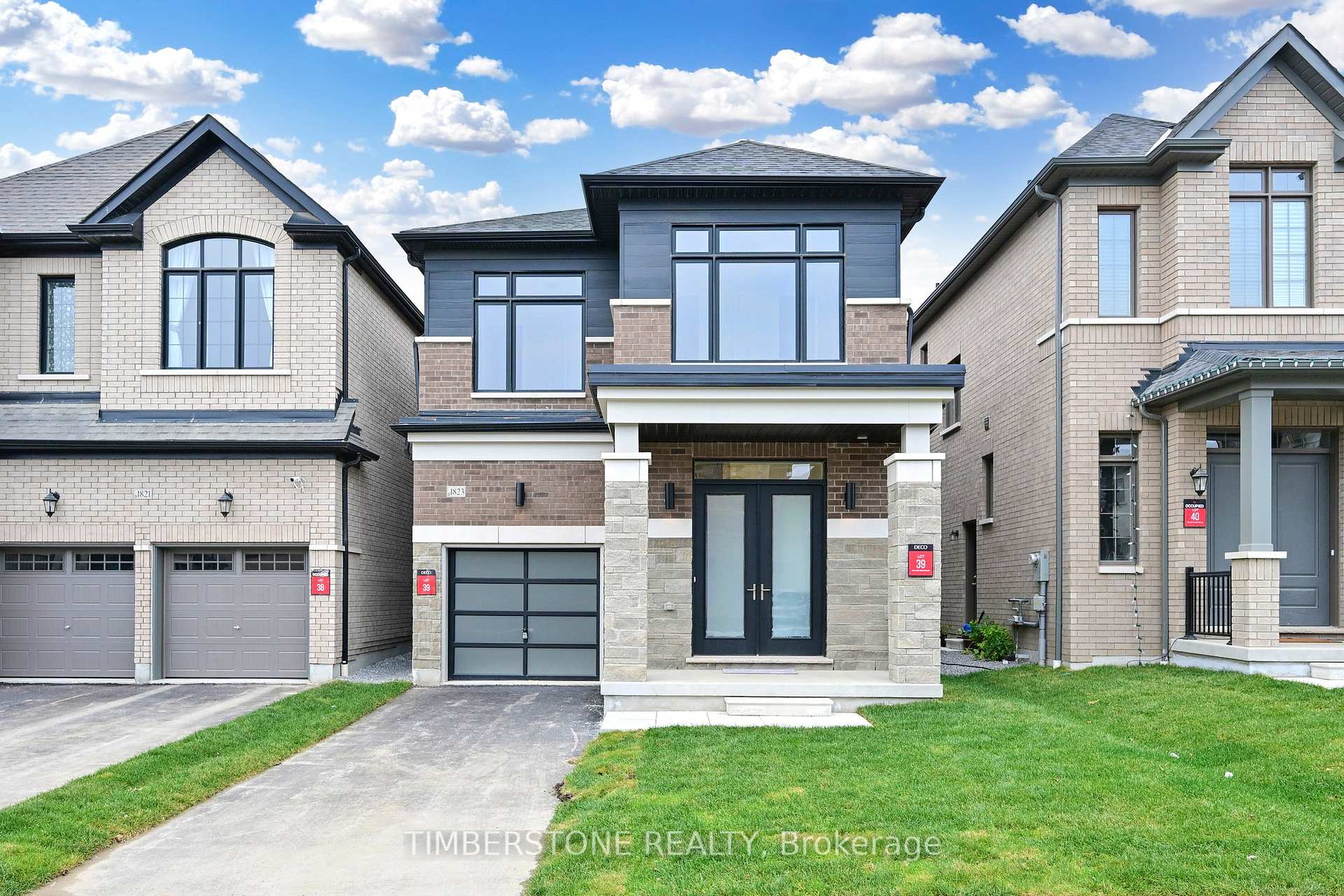 Photo 1 of 1823 Irish Moss Square, Pickering, Rural Pickering — HOMEH
