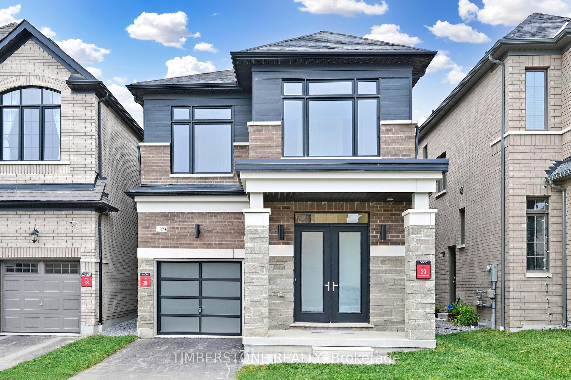 Photo 3 of 1823 Irish Moss Square, Pickering, Rural Pickering — HOMEH