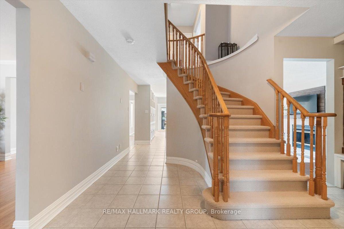 Photo 3 of 648 Apollo Way, Ottawa, Fallingbrook/Pineridge — HOMEH