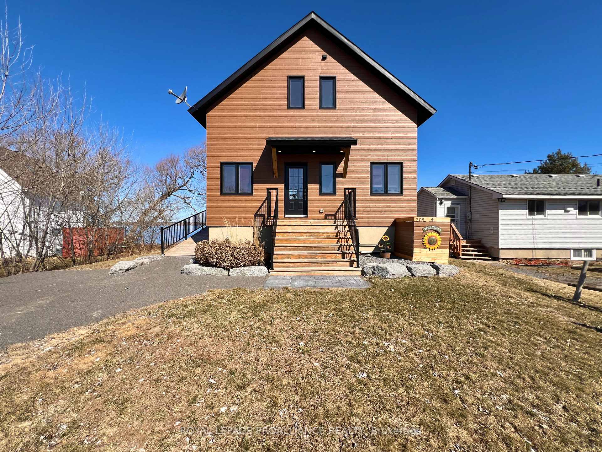 Photo 2 of 209 Prinyers Cove Crescent, Prince Edward County, North Marysburg Ward — HOMEH