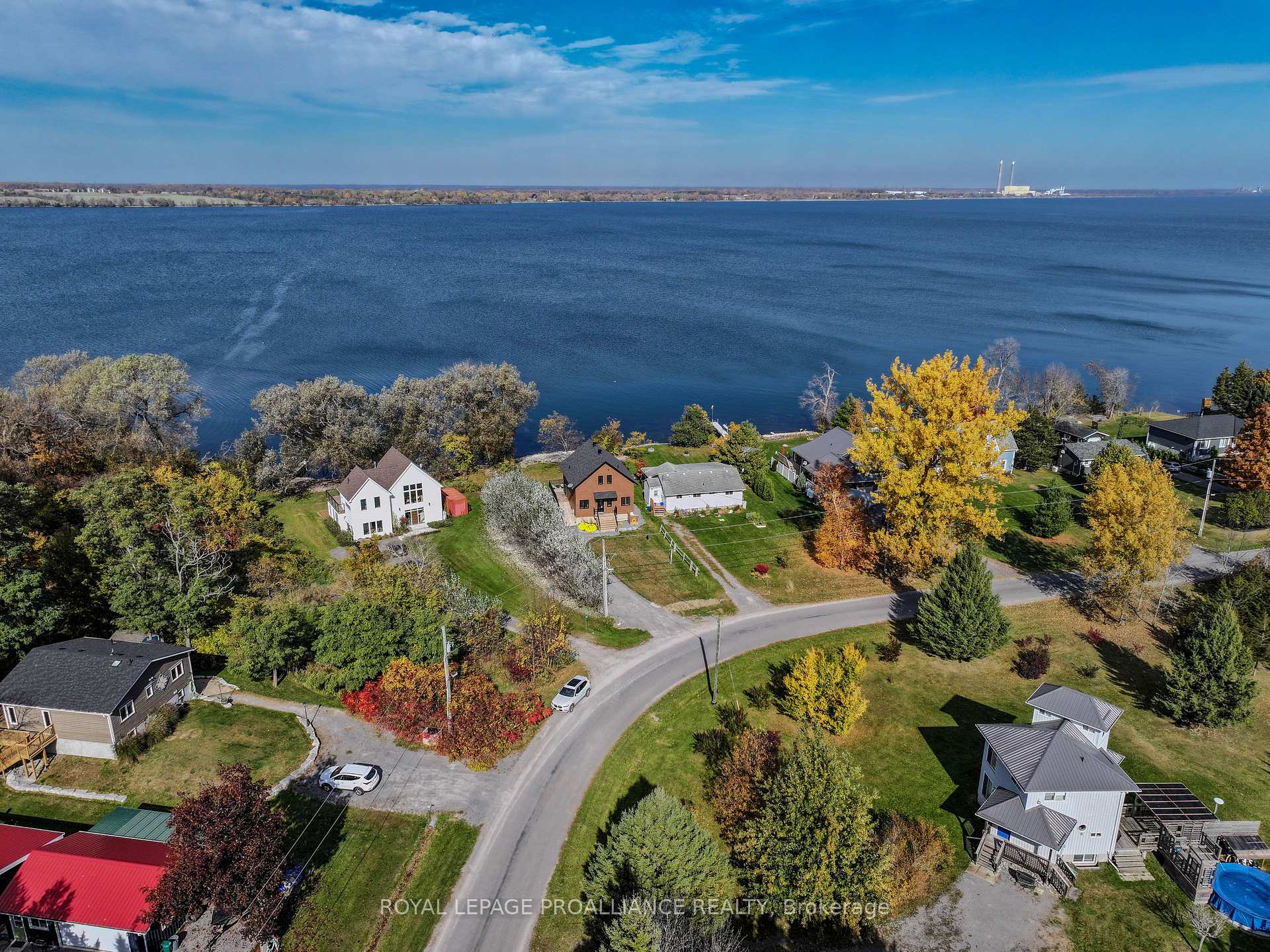 Photo 3 of 209 Prinyers Cove Crescent, Prince Edward County, North Marysburg Ward — HOMEH