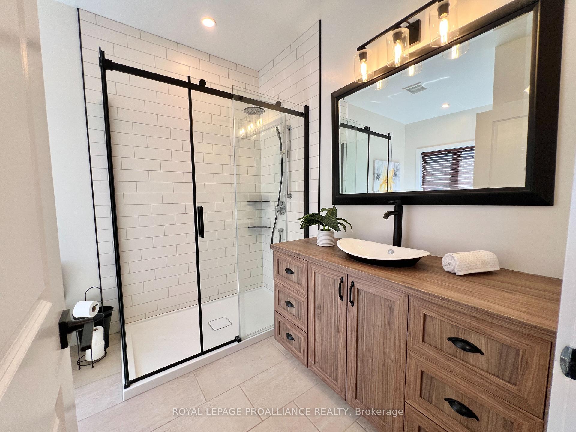 Photo 13 of 209 Prinyers Cove Crescent, Prince Edward County, North Marysburg Ward — HOMEH