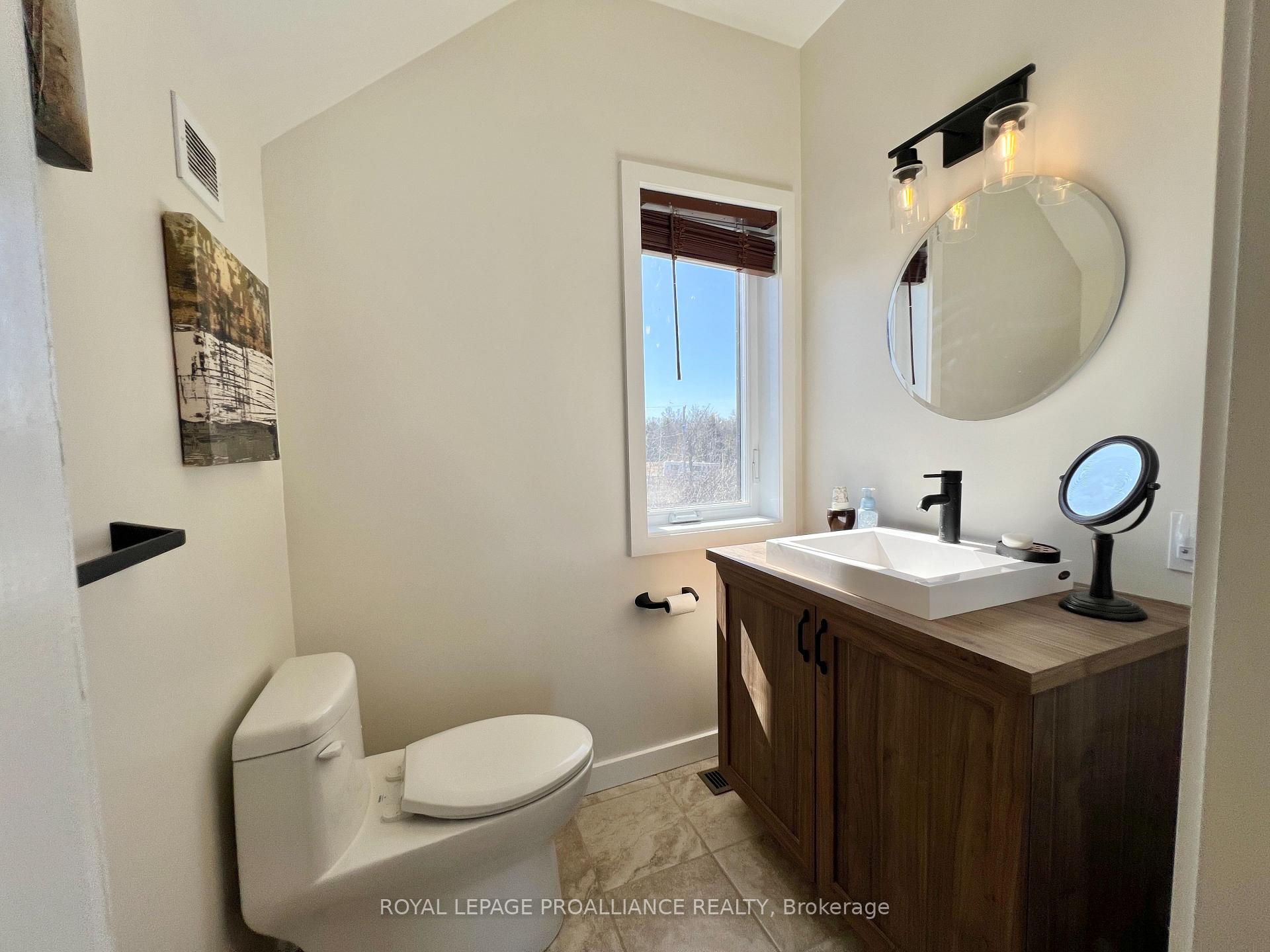 Photo 18 of 209 Prinyers Cove Crescent, Prince Edward County, North Marysburg Ward — HOMEH