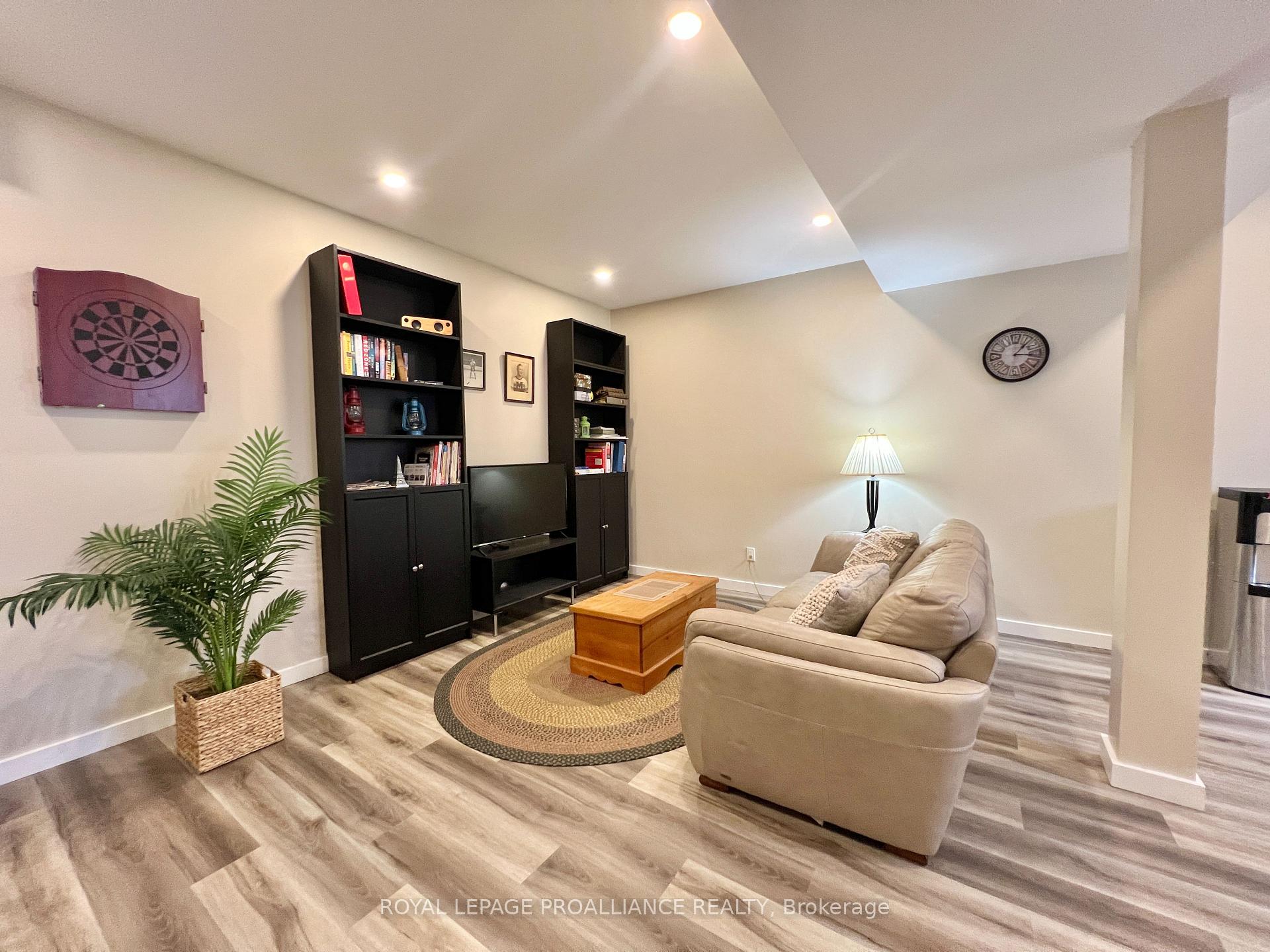 Photo 20 of 209 Prinyers Cove Crescent, Prince Edward County, North Marysburg Ward — HOMEH