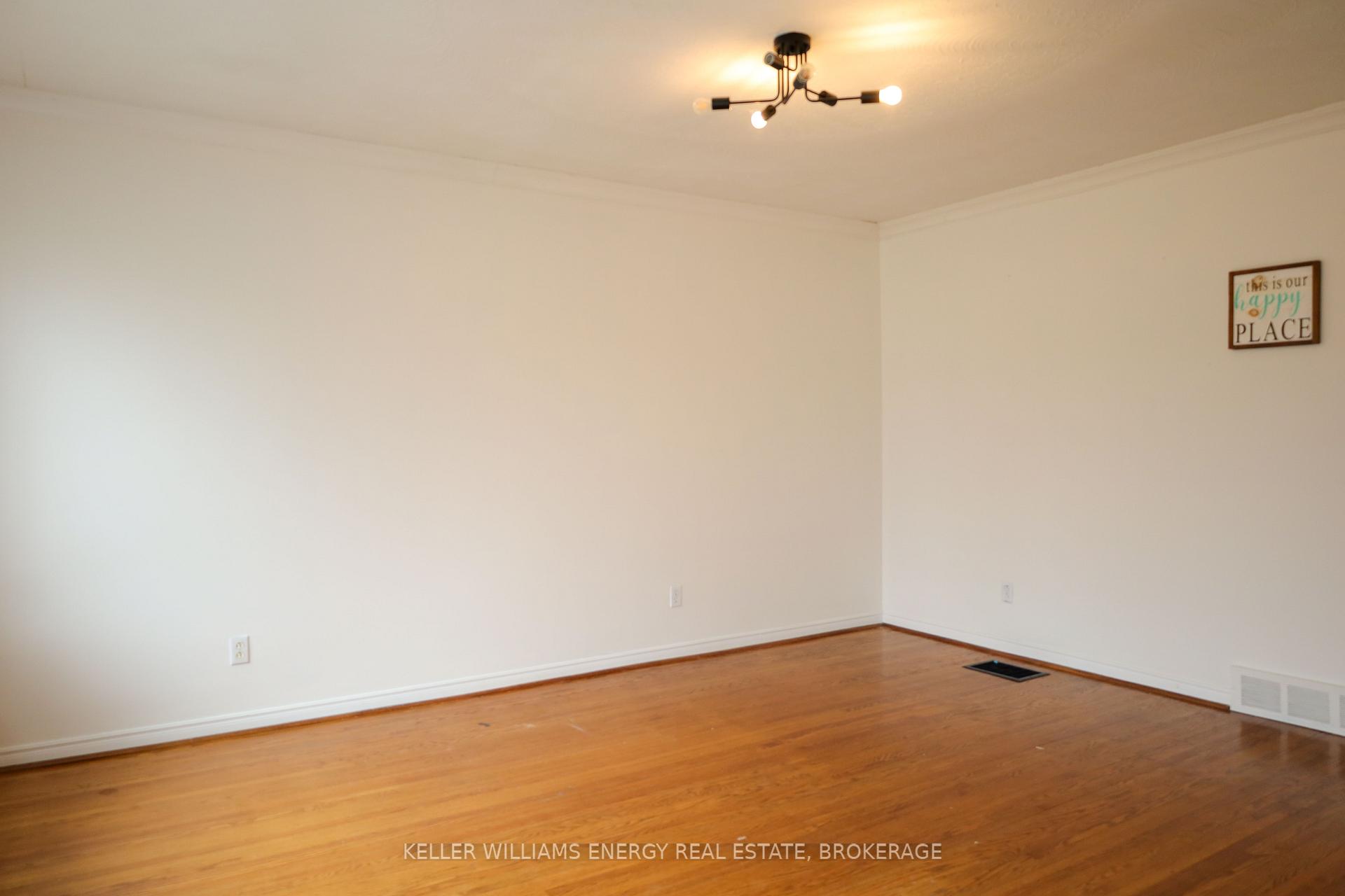 Photo 5 of Unit Upper, 134 Melrose Street, Oshawa, Donevan — HOMEH