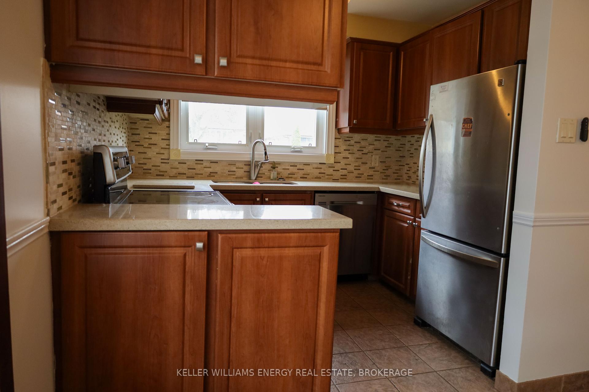 Photo 9 of Unit Upper, 134 Melrose Street, Oshawa, Donevan — HOMEH