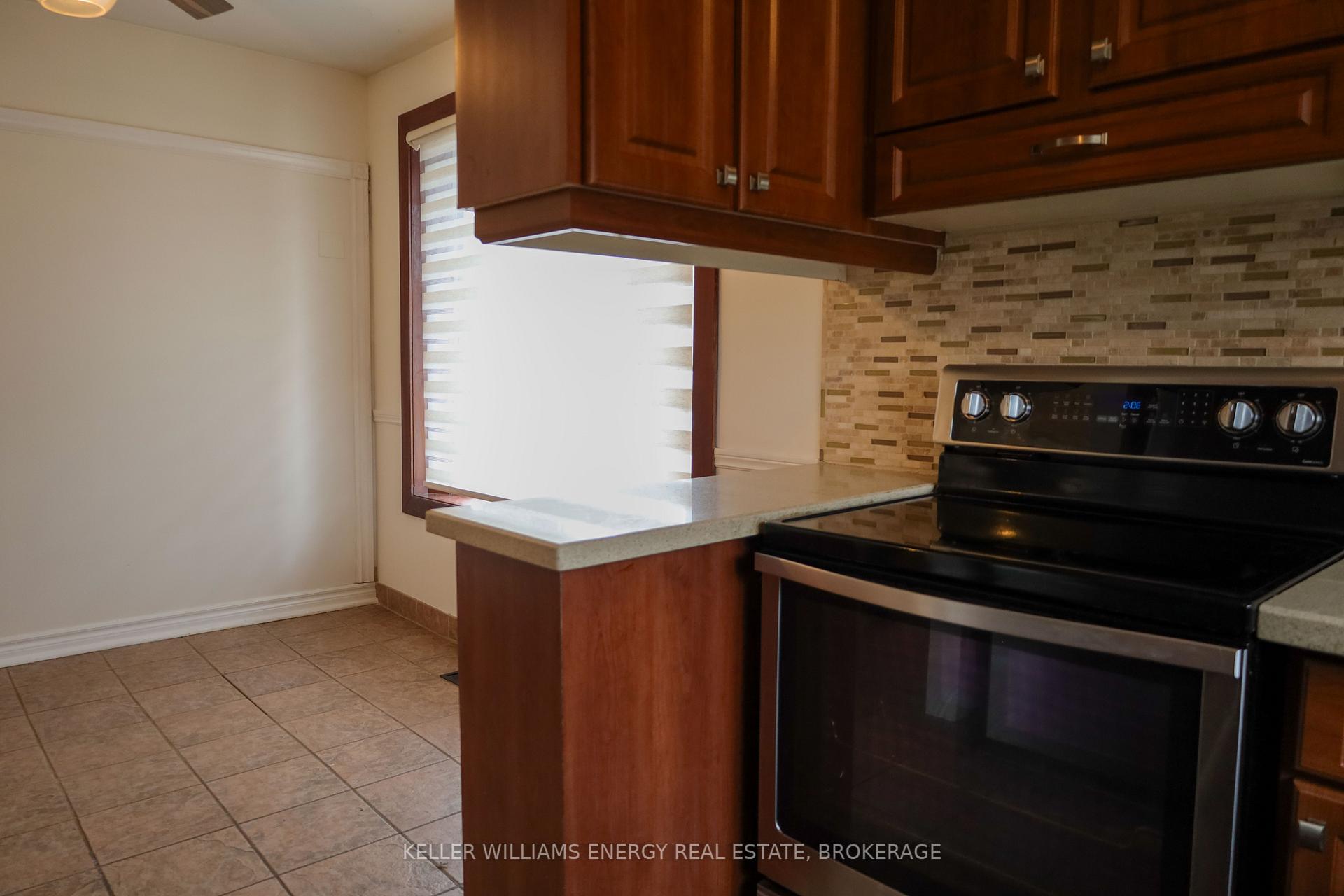 Photo 10 of Unit Upper, 134 Melrose Street, Oshawa, Donevan — HOMEH