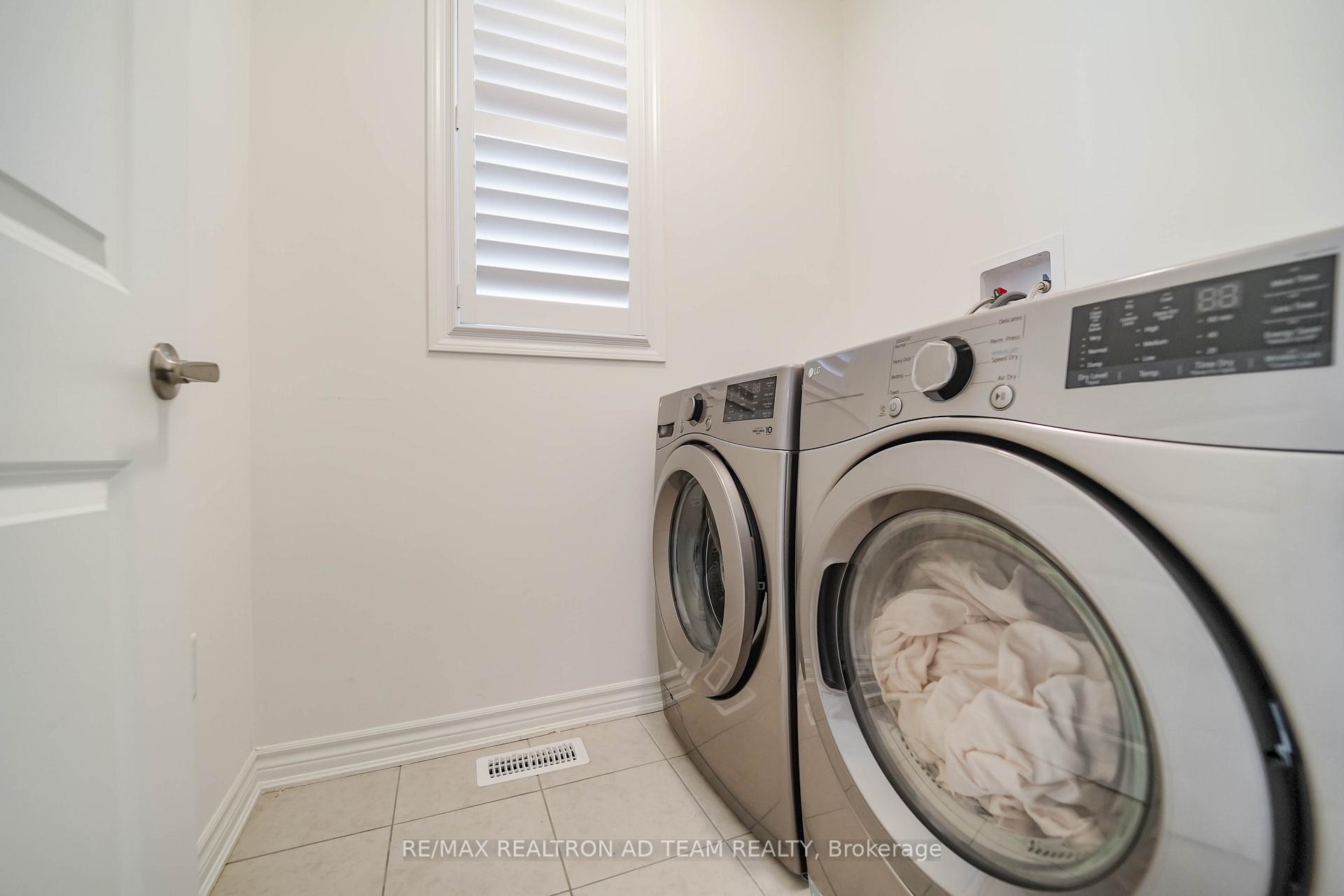 Photo 5 of 3086 Paperbirch Trail, Pickering, Rural Pickering — HOMEH
