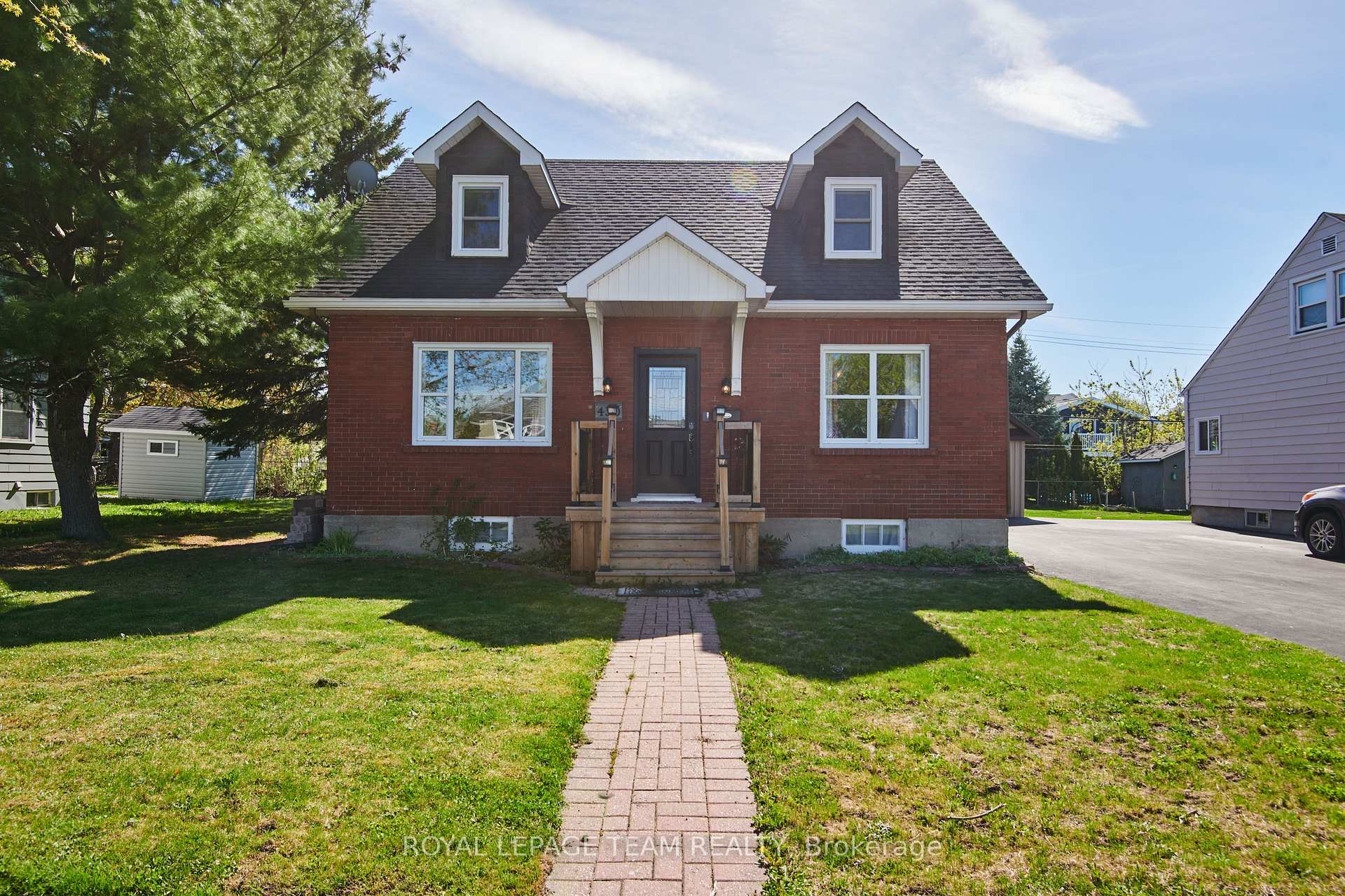 Photo 1 of 450 Dominion Street, Renfrew — HOMEH
