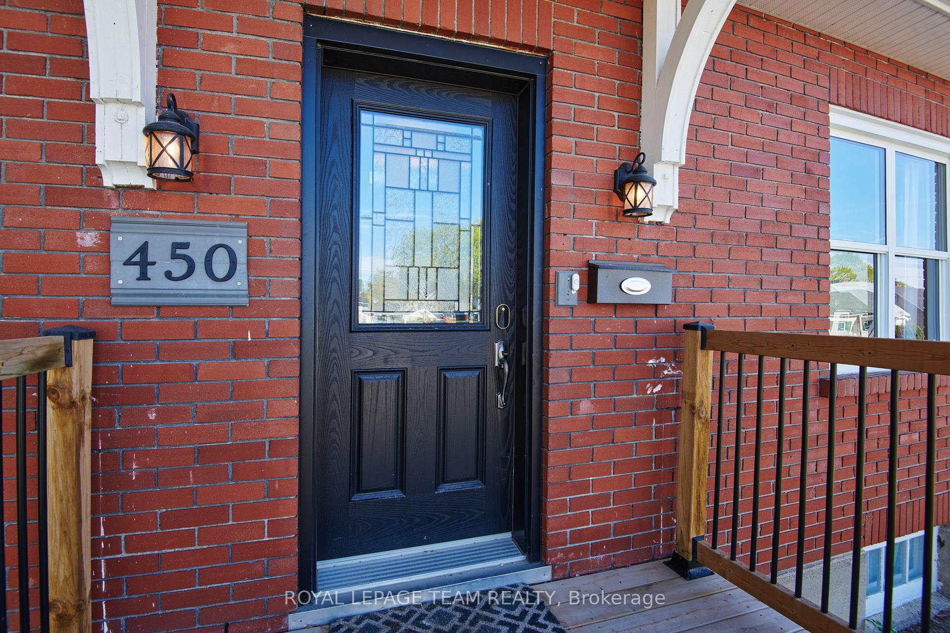 Photo 4 of 450 Dominion Street, Renfrew — HOMEH