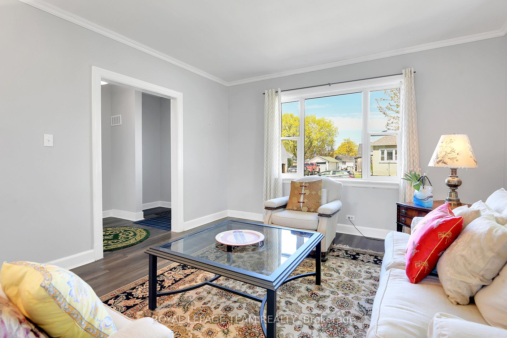 Photo 10 of 450 Dominion Street, Renfrew — HOMEH
