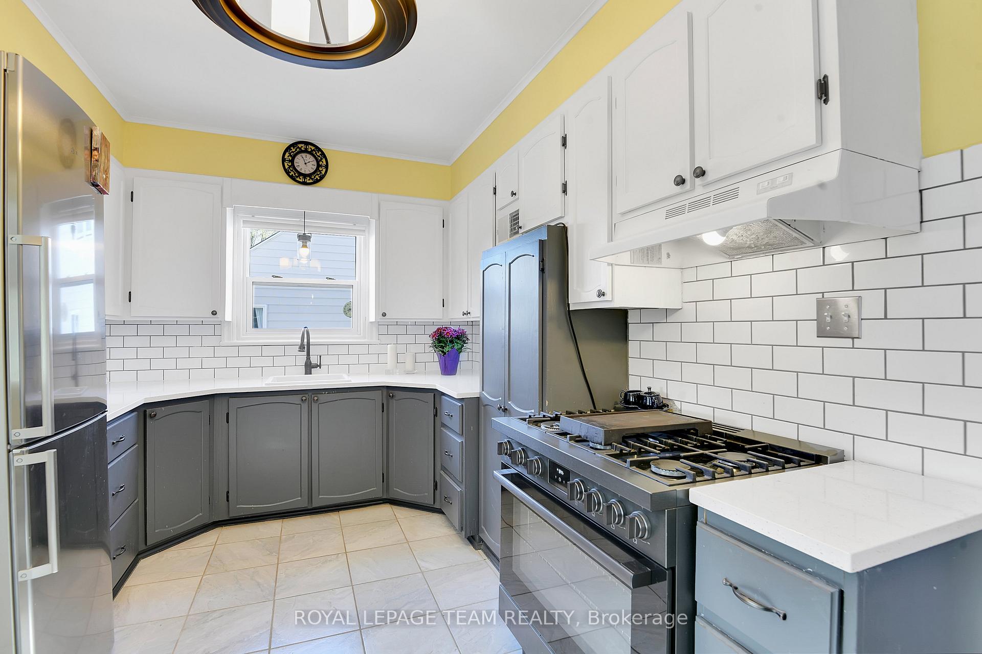 Photo 15 of 450 Dominion Street, Renfrew — HOMEH