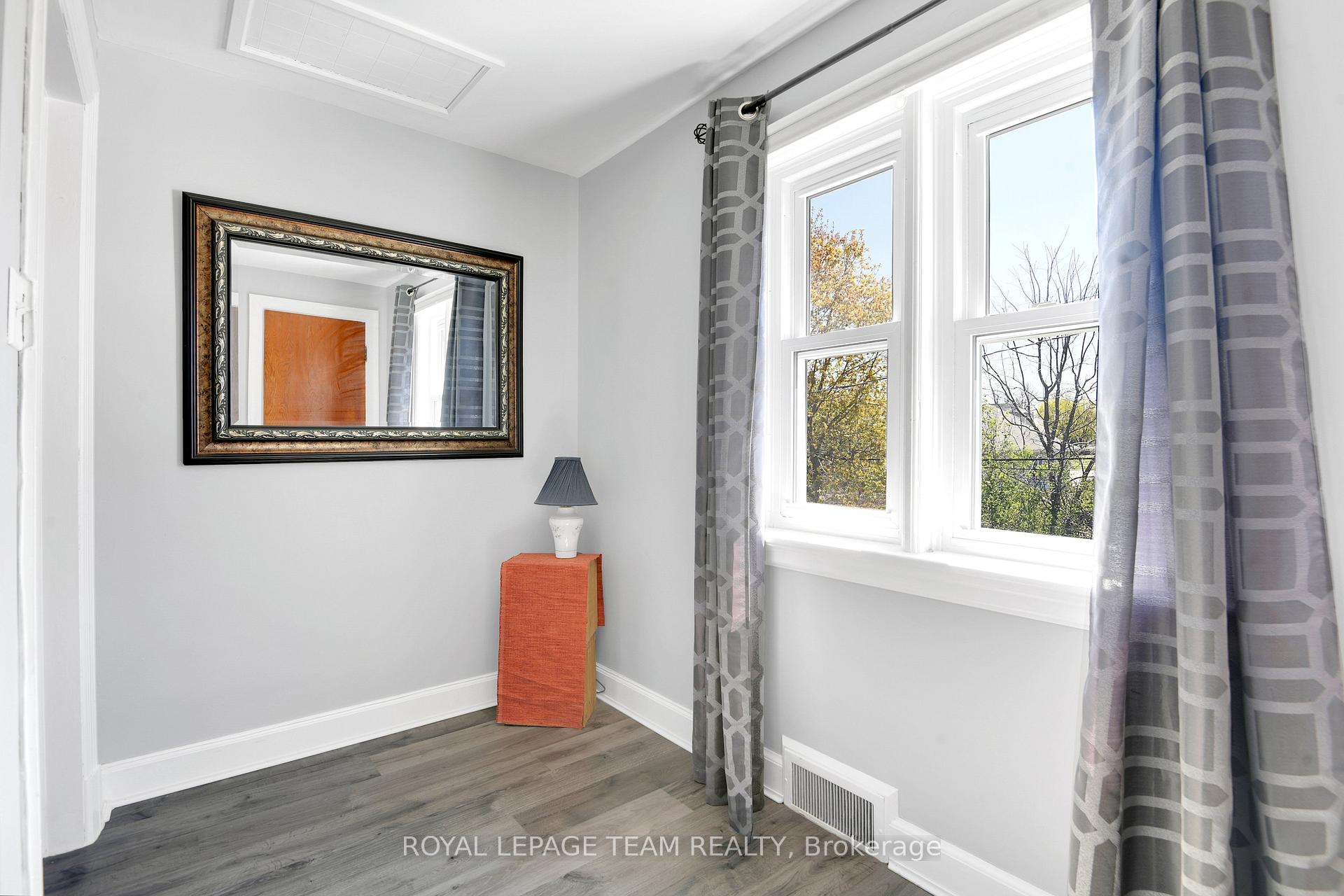 Photo 23 of 450 Dominion Street, Renfrew — HOMEH