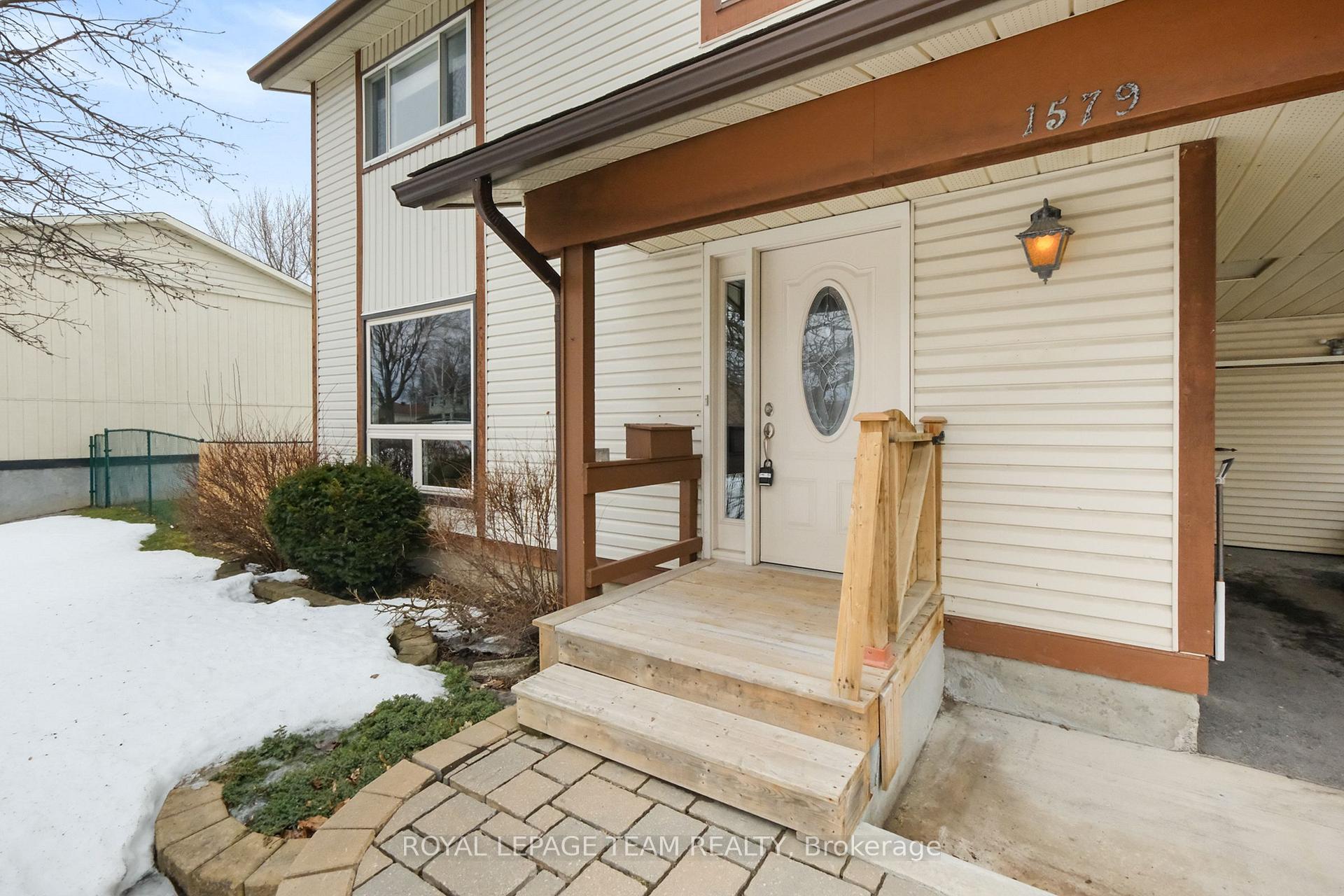 Photo 3 of 1579 Payette Drive, Ottawa, Bilberry Creek/Queenswood Heights — HOMEH
