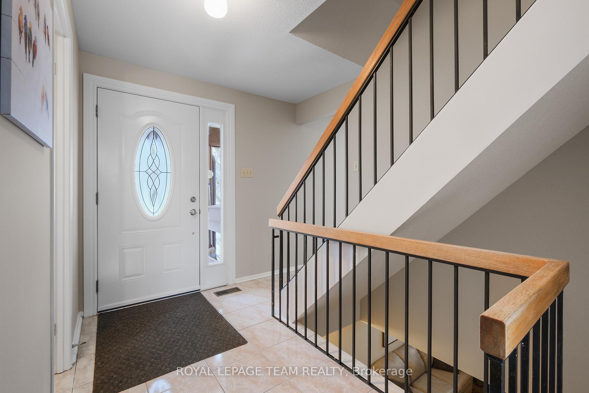 Photo 4 of 1579 Payette Drive, Ottawa, Bilberry Creek/Queenswood Heights — HOMEH
