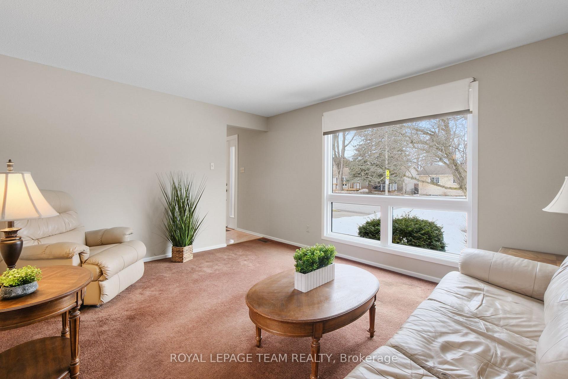 Photo 5 of 1579 Payette Drive, Ottawa, Bilberry Creek/Queenswood Heights — HOMEH