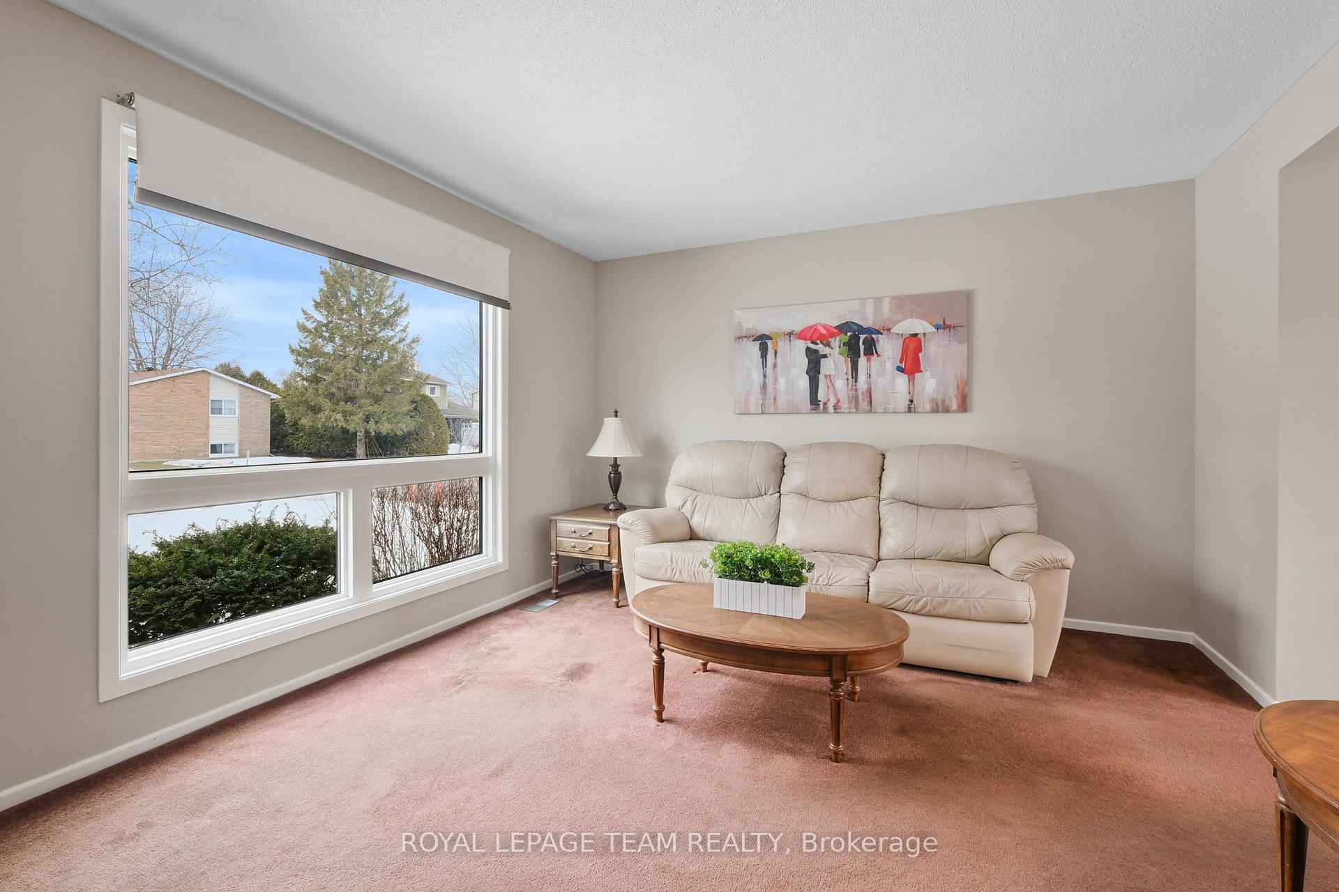 Photo 6 of 1579 Payette Drive, Ottawa, Bilberry Creek/Queenswood Heights — HOMEH