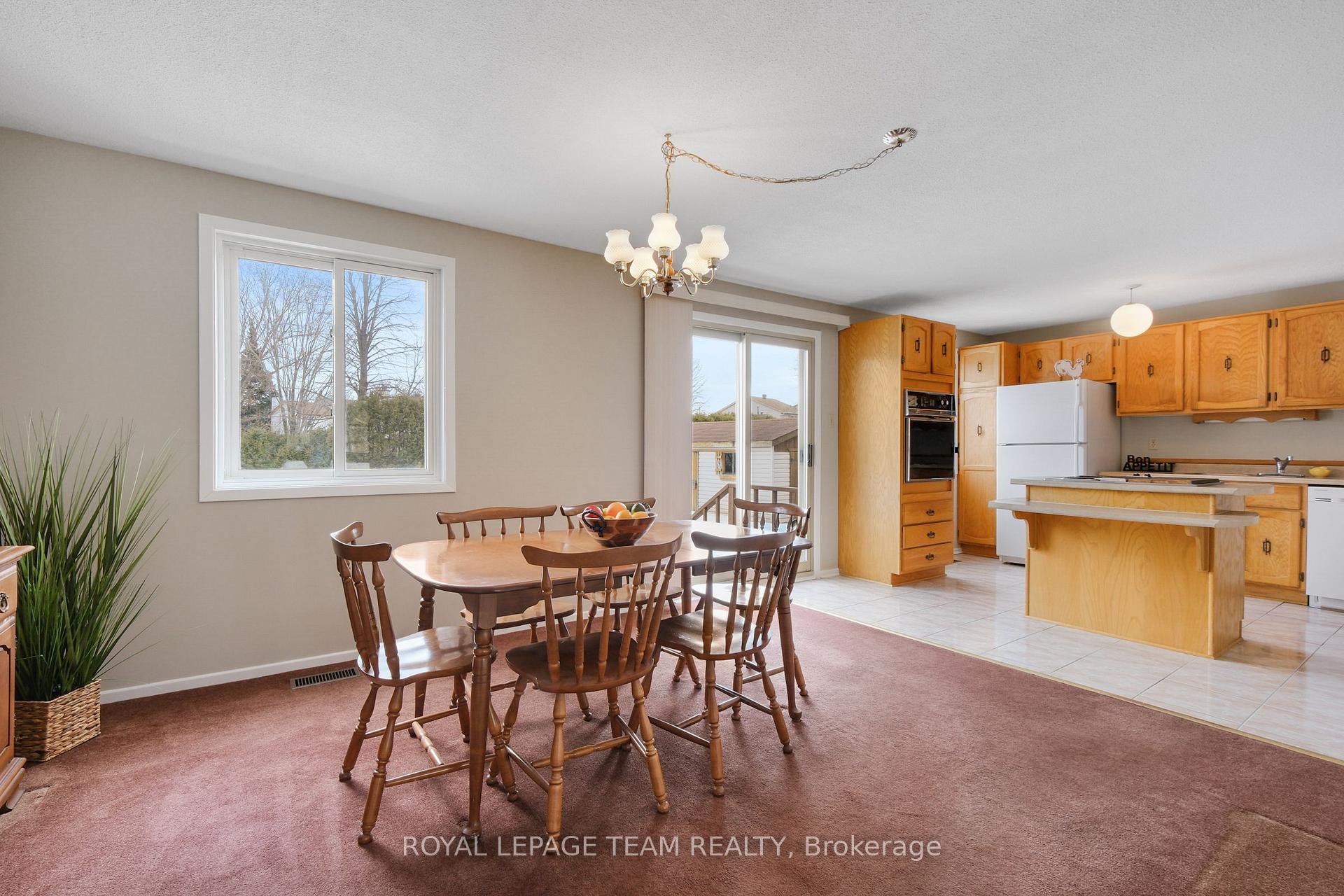 Photo 8 of 1579 Payette Drive, Ottawa, Bilberry Creek/Queenswood Heights — HOMEH