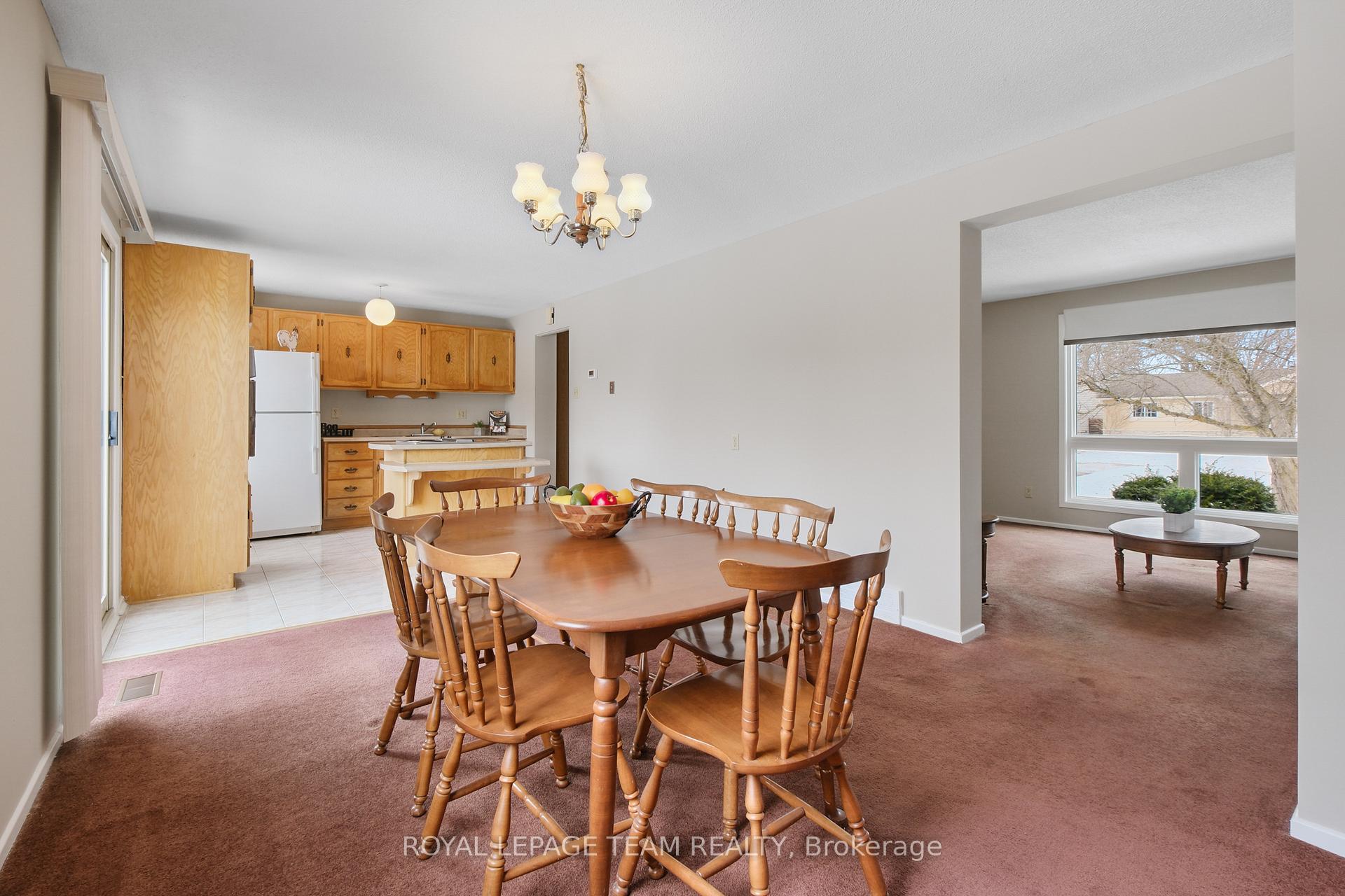 Photo 9 of 1579 Payette Drive, Ottawa, Bilberry Creek/Queenswood Heights — HOMEH