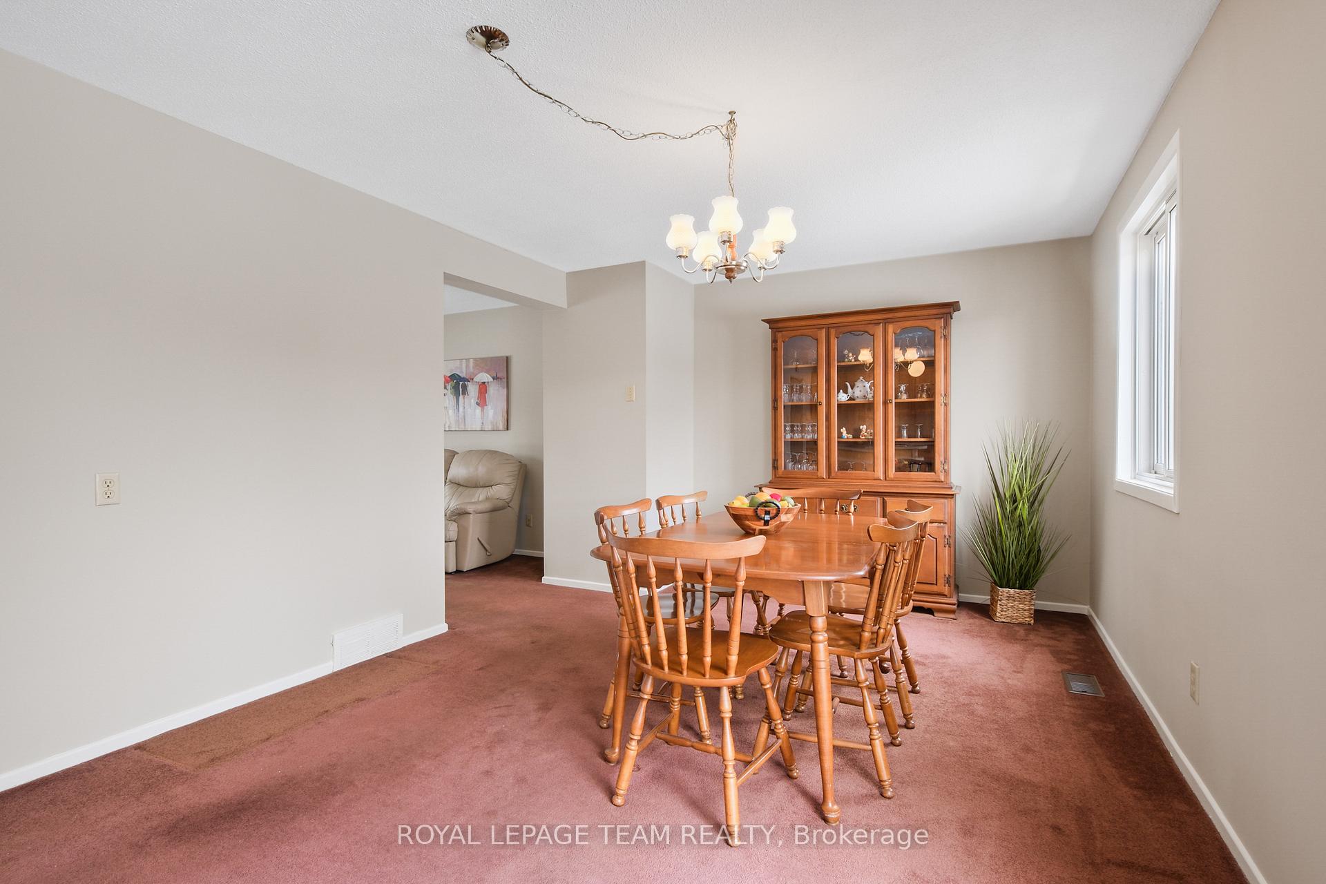 Photo 10 of 1579 Payette Drive, Ottawa, Bilberry Creek/Queenswood Heights — HOMEH