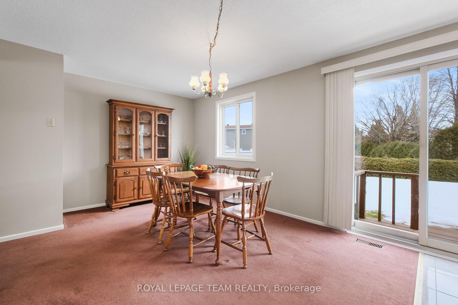 Photo 11 of 1579 Payette Drive, Ottawa, Bilberry Creek/Queenswood Heights — HOMEH