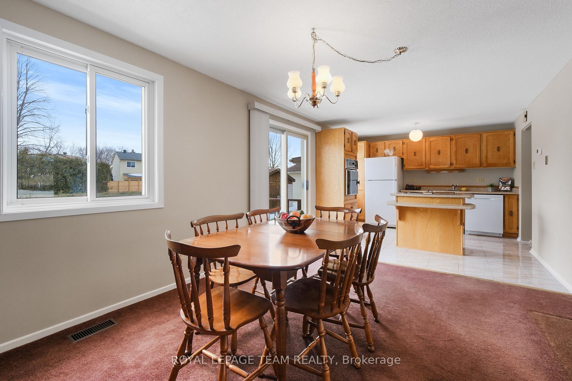Photo 12 of 1579 Payette Drive, Ottawa, Bilberry Creek/Queenswood Heights — HOMEH