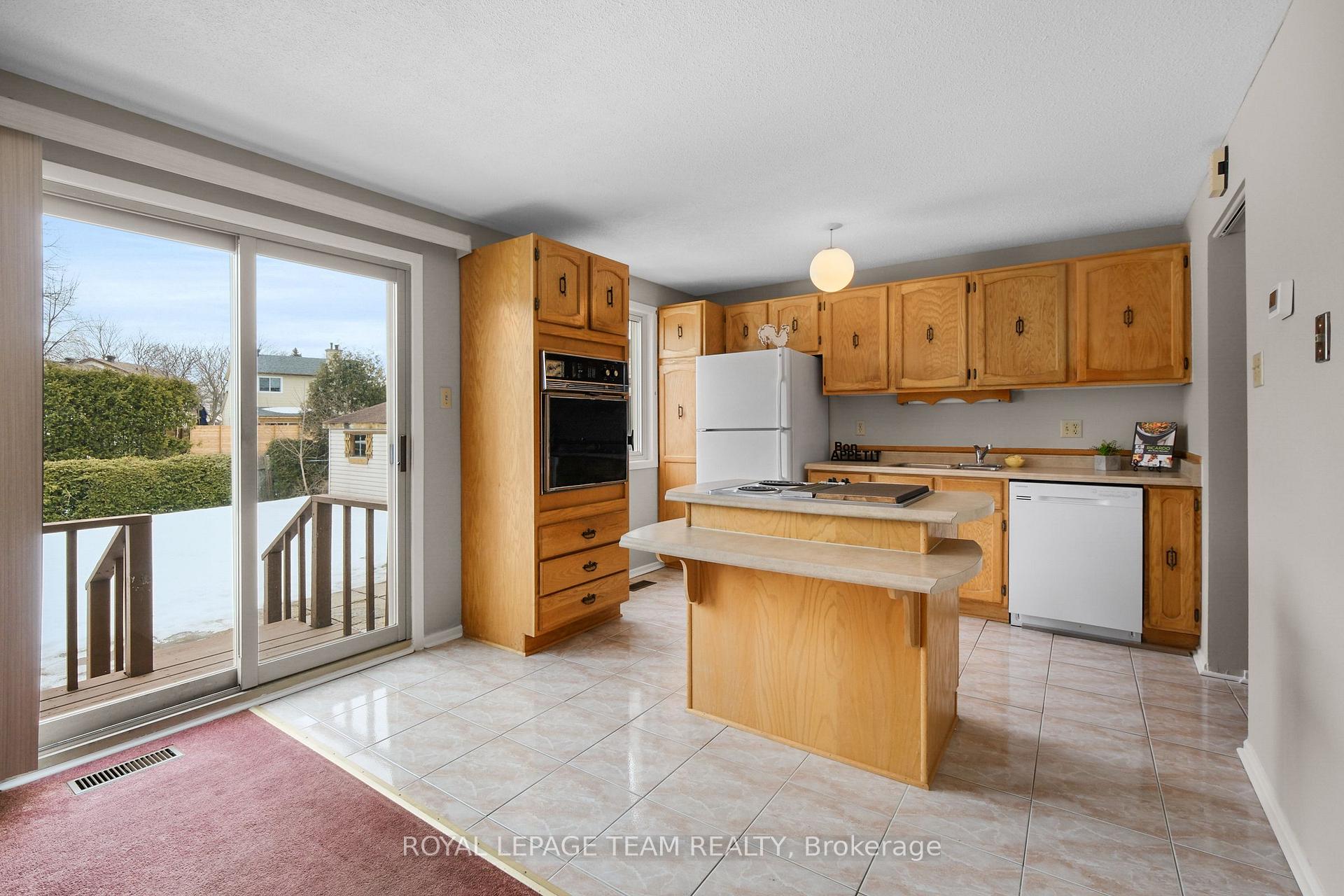 Photo 13 of 1579 Payette Drive, Ottawa, Bilberry Creek/Queenswood Heights — HOMEH