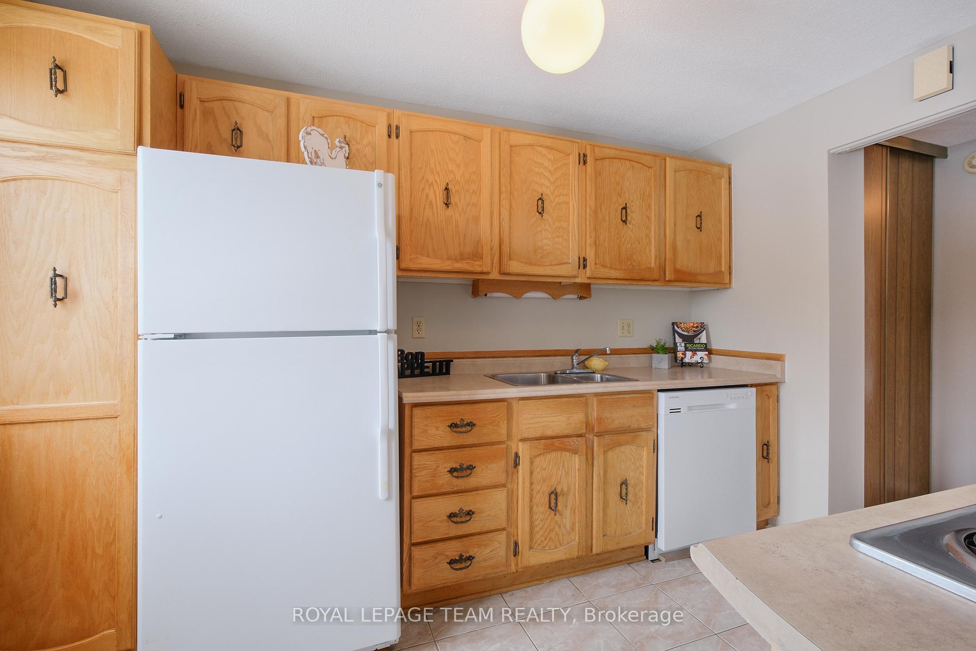 Photo 17 of 1579 Payette Drive, Ottawa, Bilberry Creek/Queenswood Heights — HOMEH