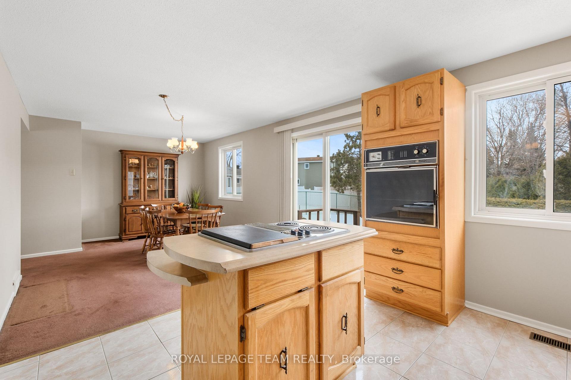 Photo 19 of 1579 Payette Drive, Ottawa, Bilberry Creek/Queenswood Heights — HOMEH