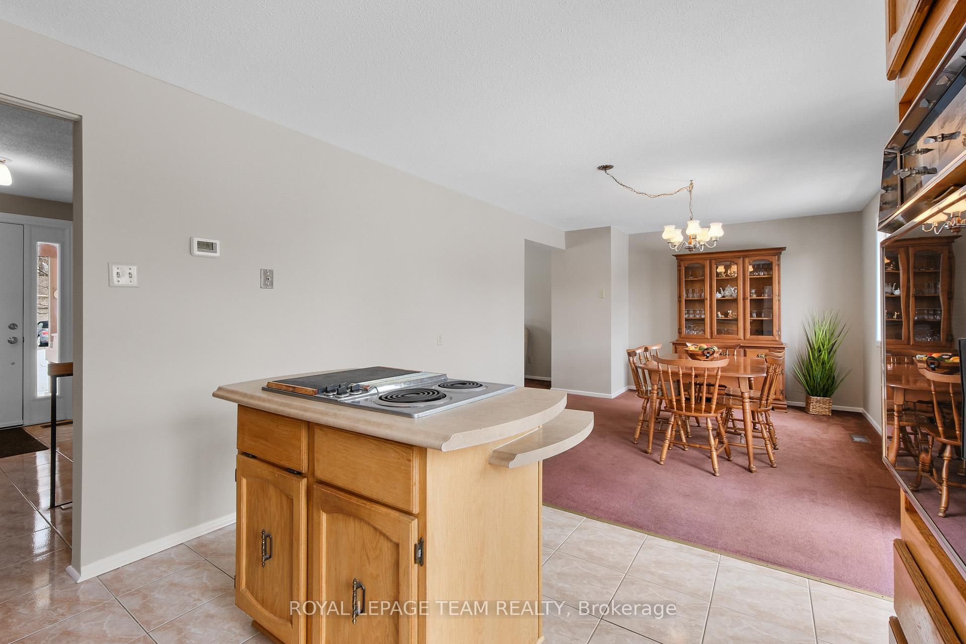Photo 20 of 1579 Payette Drive, Ottawa, Bilberry Creek/Queenswood Heights — HOMEH