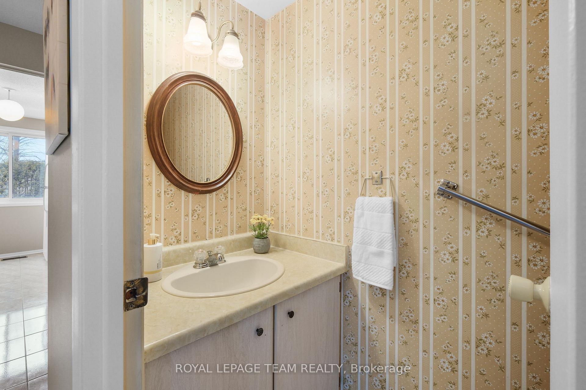 Photo 22 of 1579 Payette Drive, Ottawa, Bilberry Creek/Queenswood Heights — HOMEH