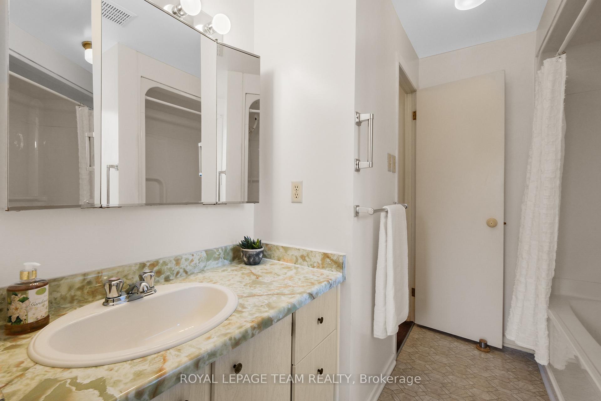 Photo 36 of 1579 Payette Drive, Ottawa, Bilberry Creek/Queenswood Heights — HOMEH