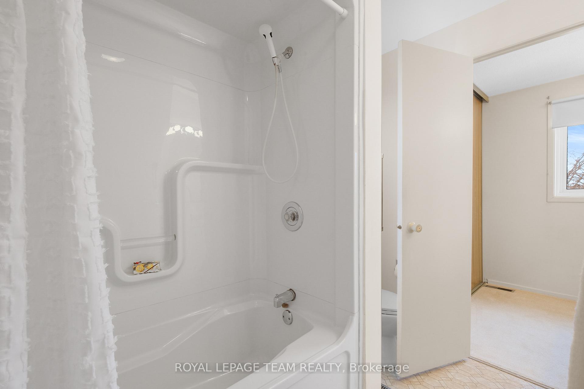 Photo 37 of 1579 Payette Drive, Ottawa, Bilberry Creek/Queenswood Heights — HOMEH