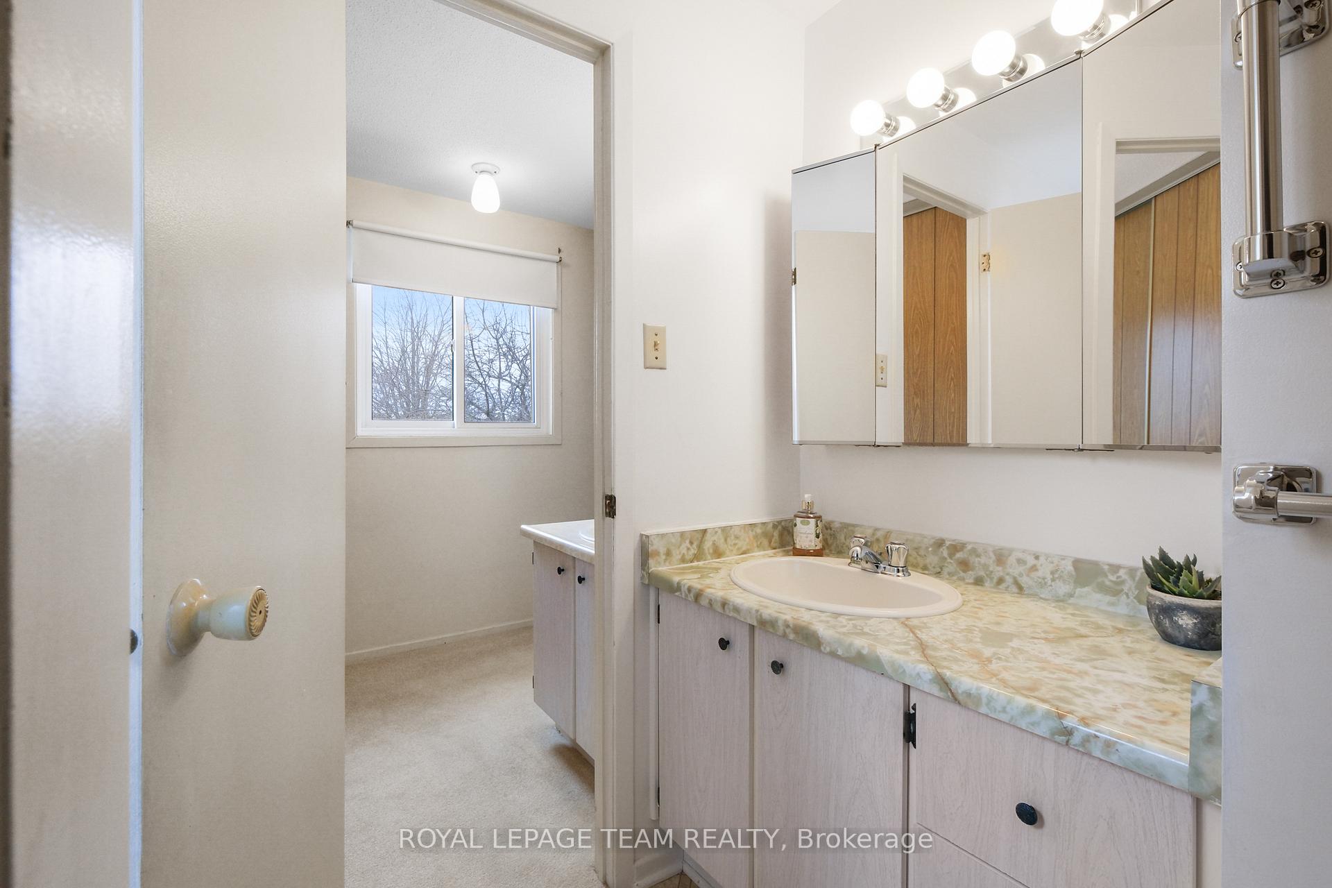 Photo 38 of 1579 Payette Drive, Ottawa, Bilberry Creek/Queenswood Heights — HOMEH