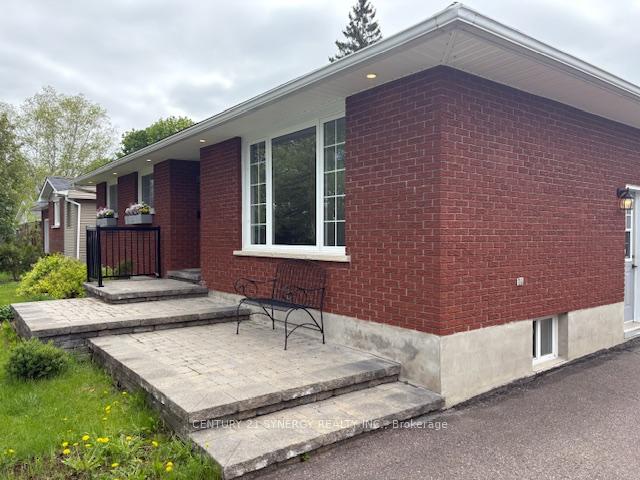 Photo 2 of 261 James Avenue, Renfrew — HOMEH
