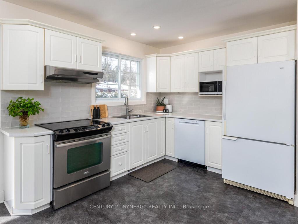Photo 8 of 261 James Avenue, Renfrew — HOMEH