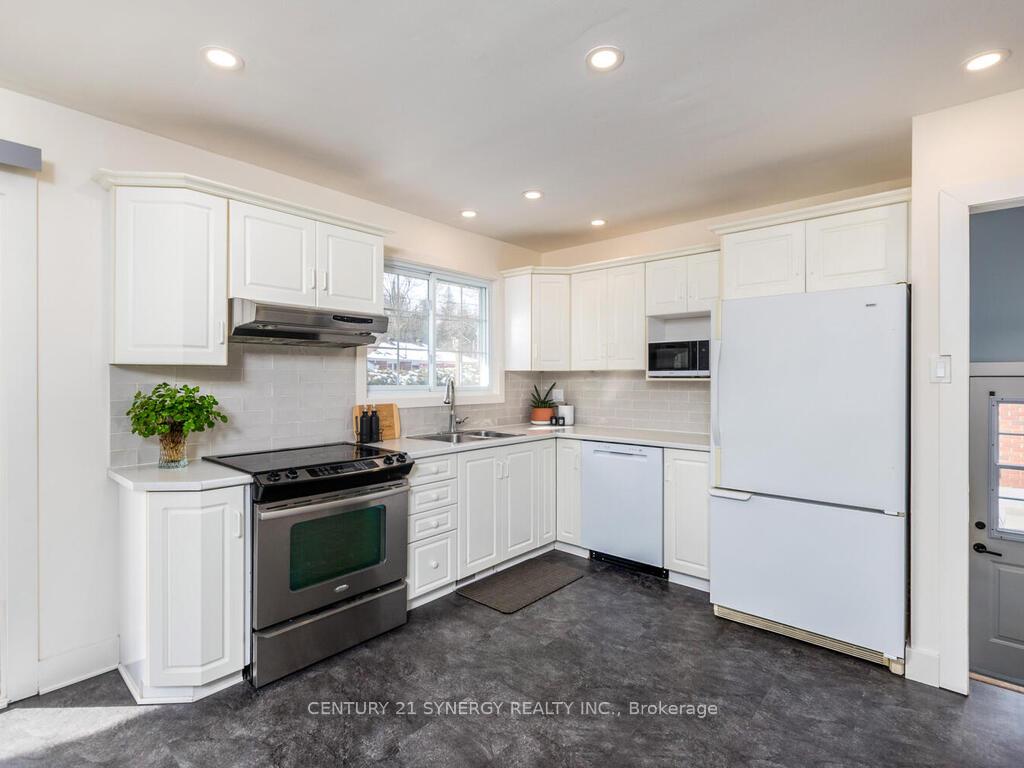 Photo 9 of 261 James Avenue, Renfrew — HOMEH