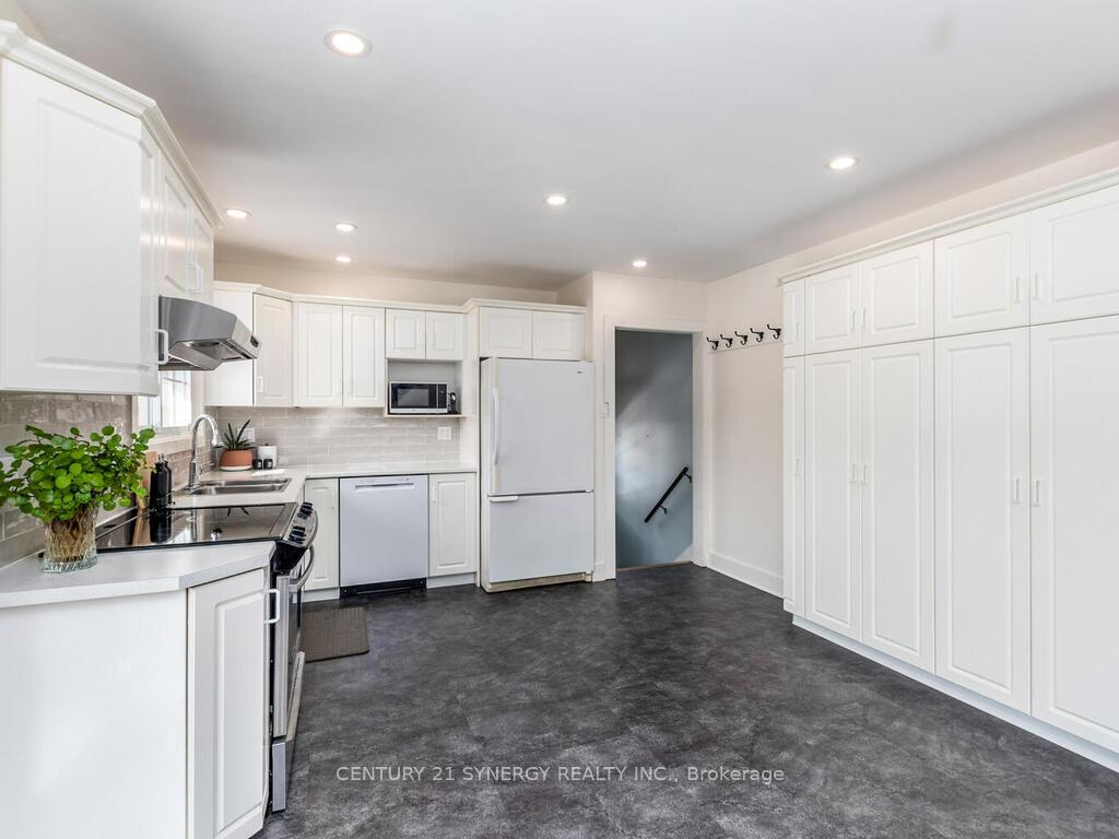 Photo 10 of 261 James Avenue, Renfrew — HOMEH