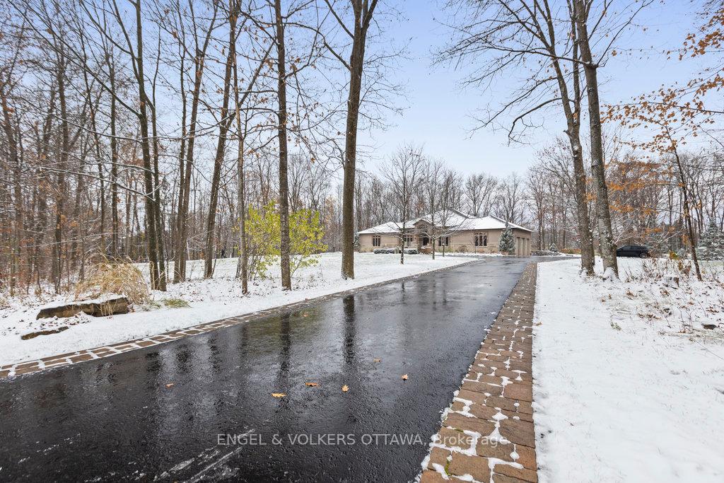 Photo 1 of 1420 Royal Maple Drive S, Ottawa, Cumberland Ridge — HOMEH